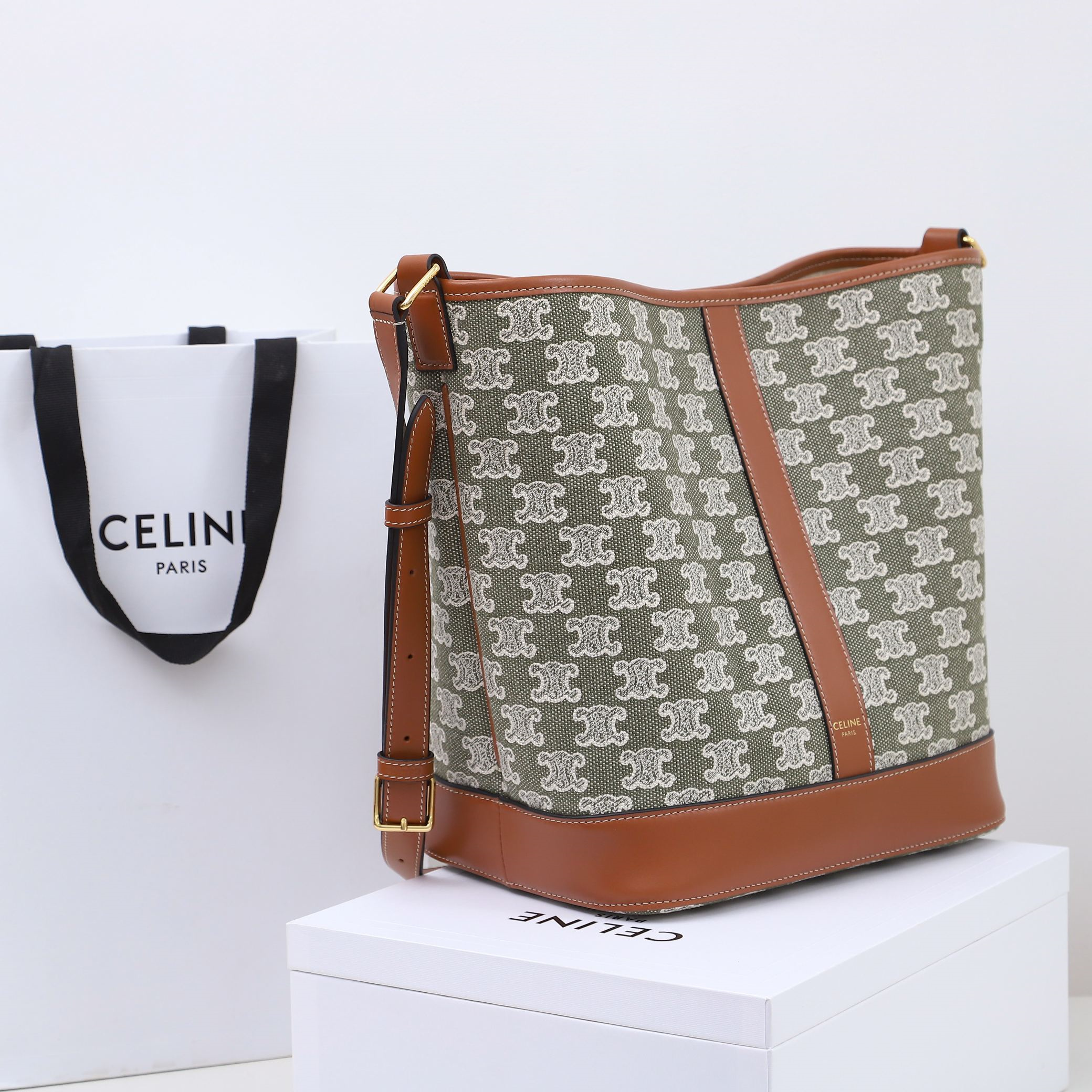 高仿Celine*Triomphe系列水桶袋191132大號免檢版