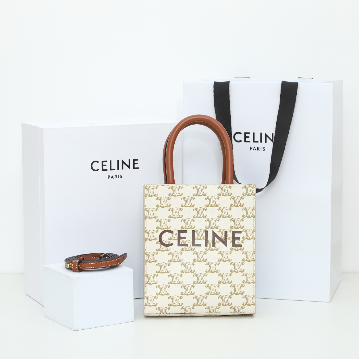 高仿Celine*Cabas系列琴譜袋194372白印花免檢版