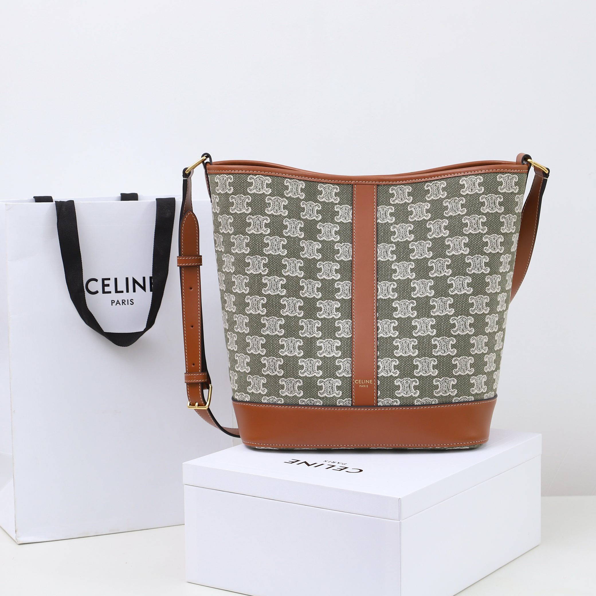 高仿Celine*Triomphe系列水桶袋191132大號免檢版