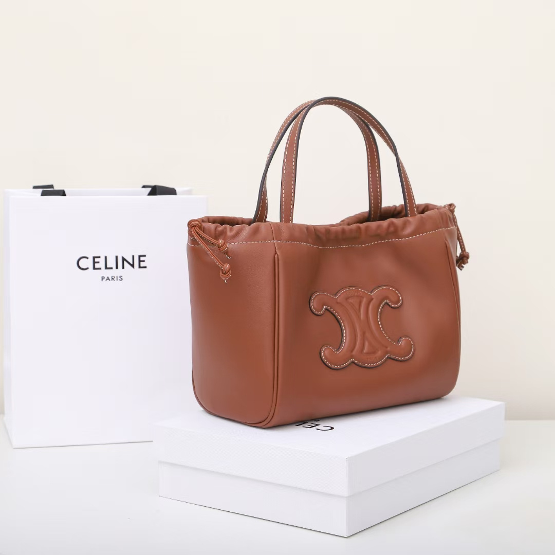 高仿Celine*Triomphe系列手袋111013棕色免檢版