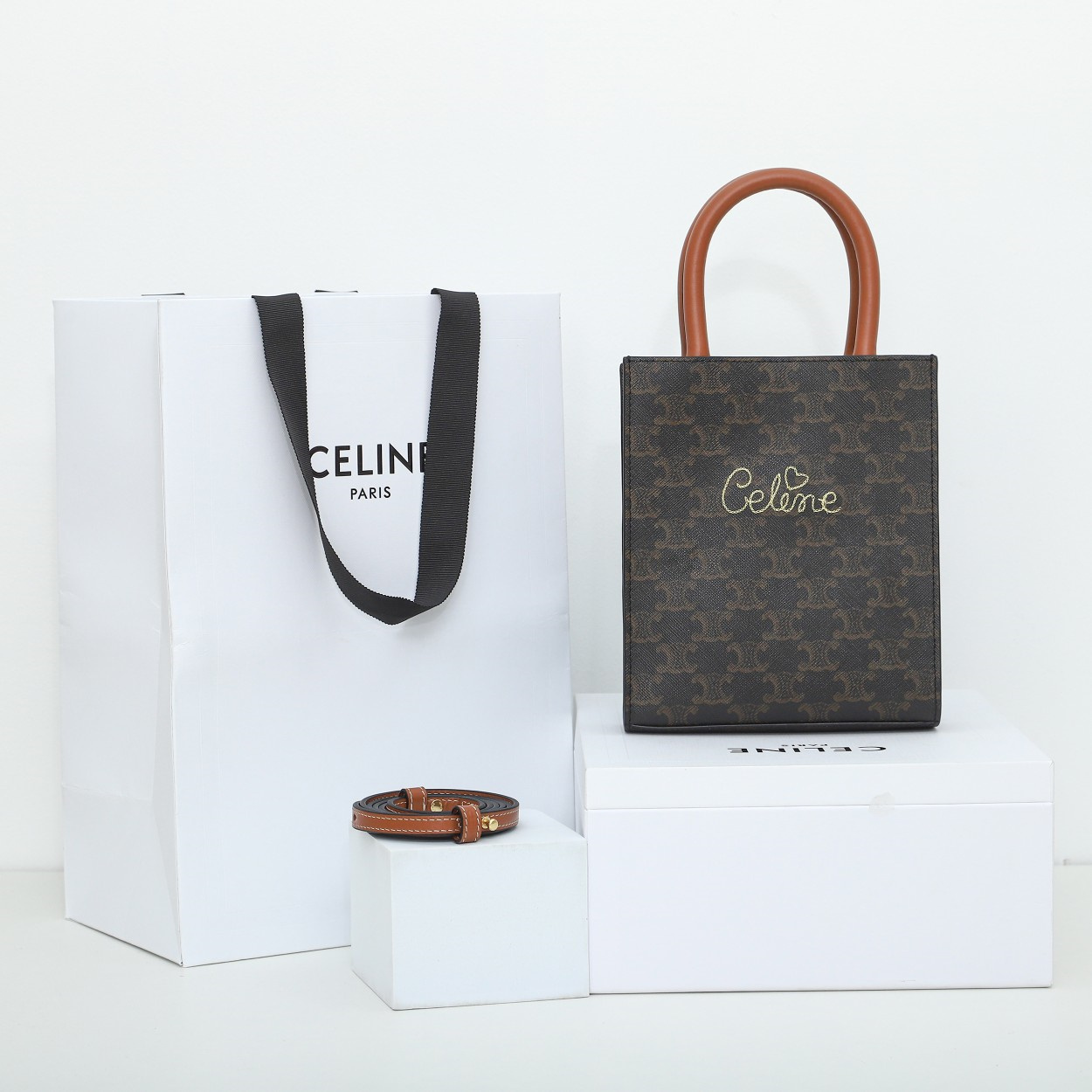 高仿Celine*Cabas系列琴譜袋194372褐色印花免檢版