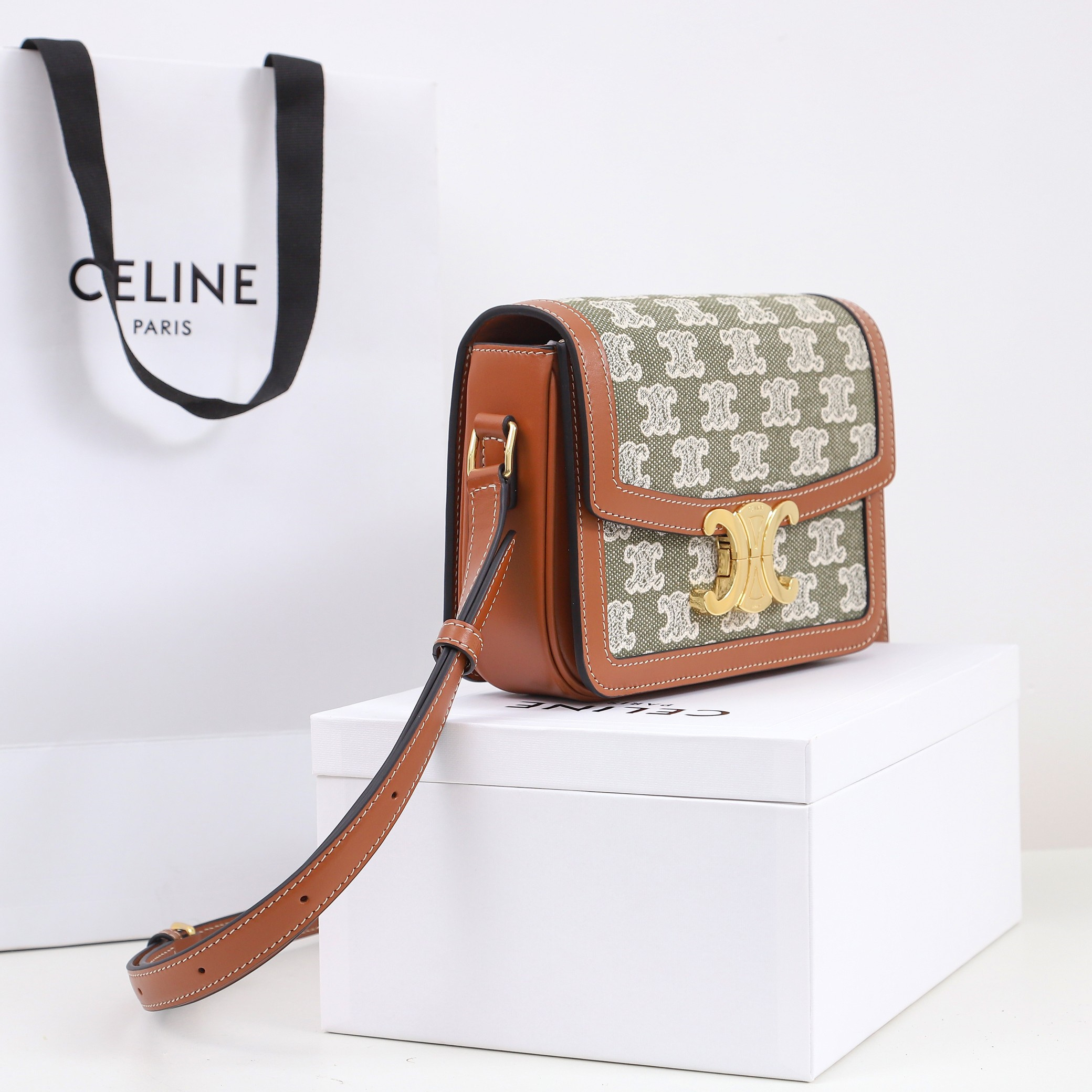 高仿Celine*TeenTriomphe系列手袋188882小號免檢版