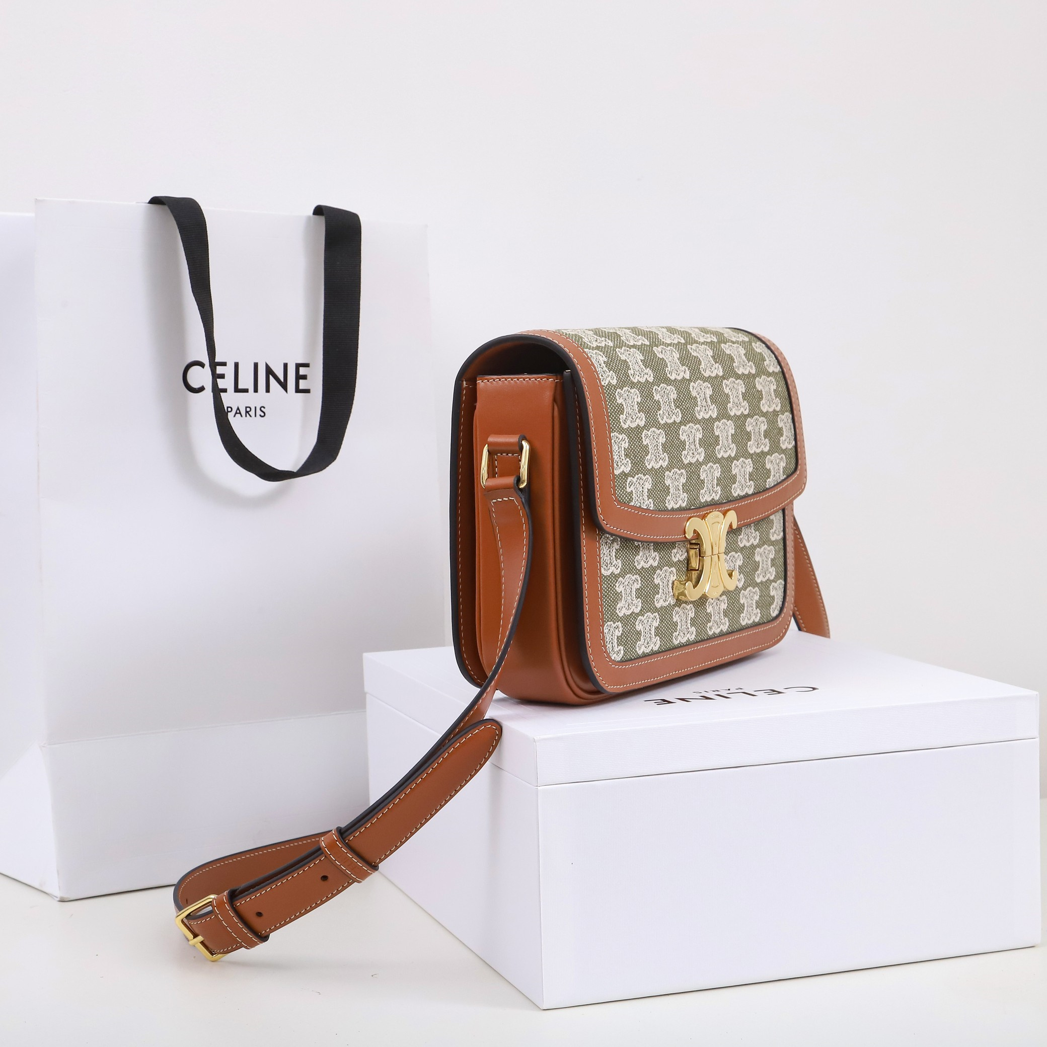 高仿Celine*Triomphe系列手袋191242免檢版