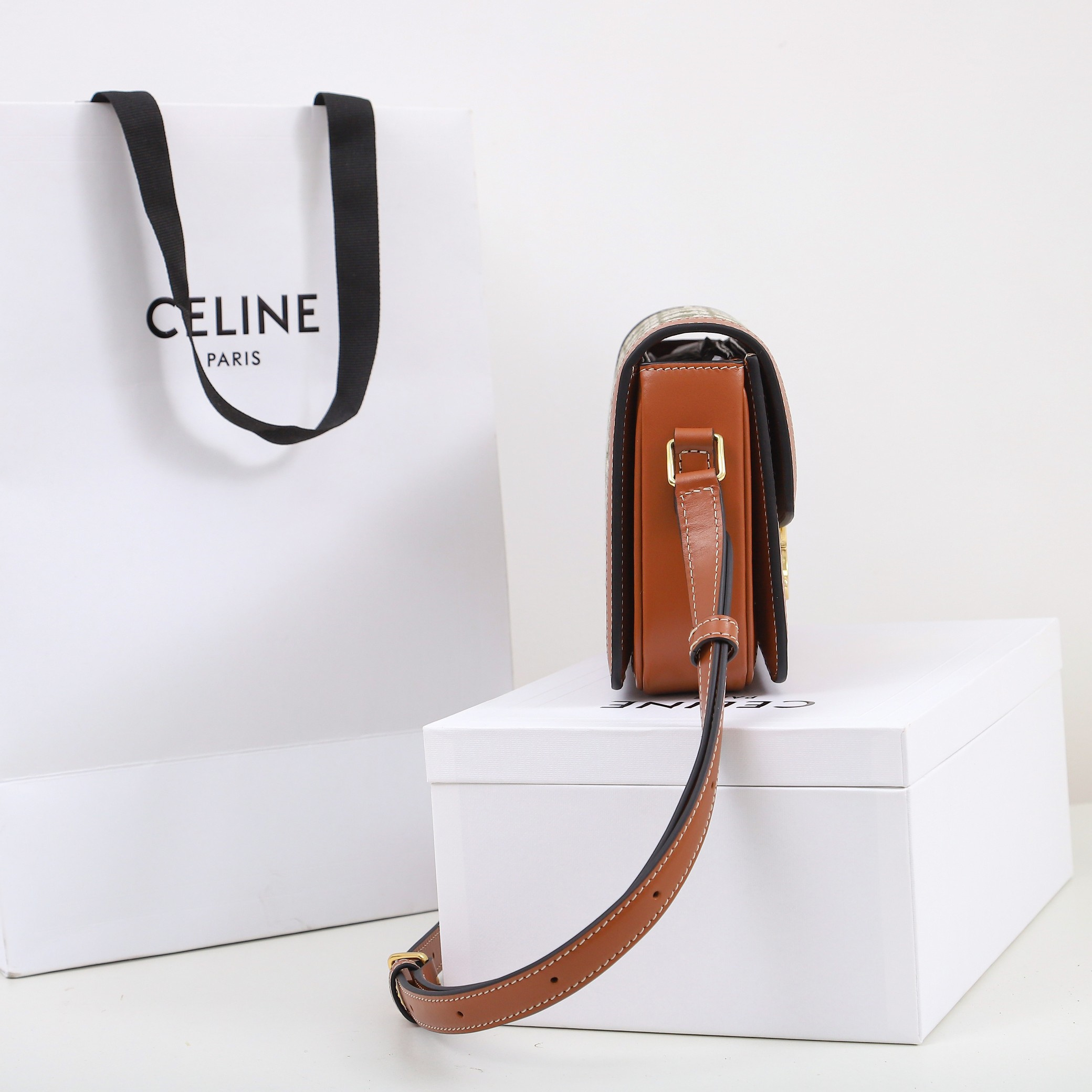 高仿Celine*TeenTriomphe系列手袋188882小號免檢版