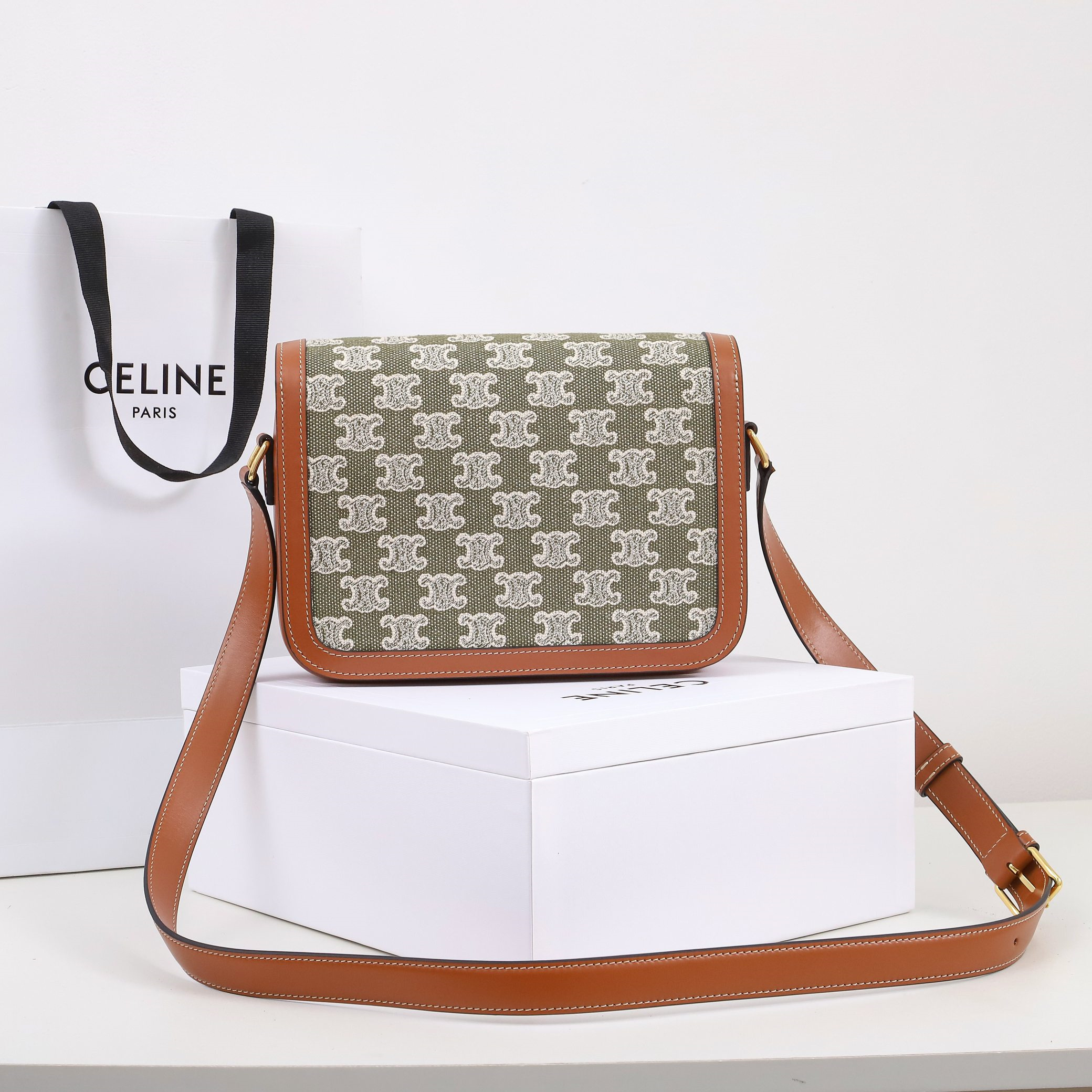 高仿Celine*Triomphe系列手袋191242免檢版