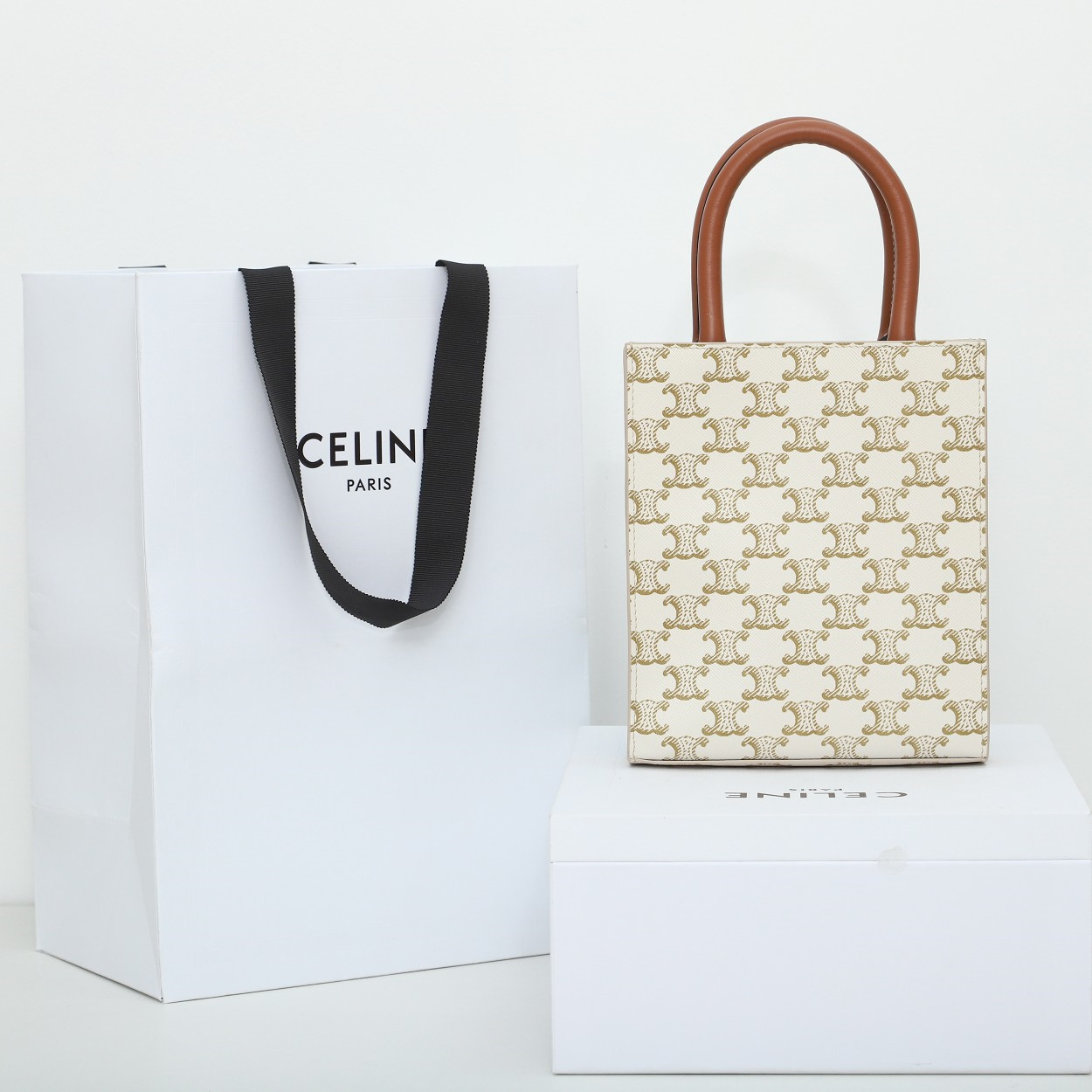 高仿Celine*Cabas系列琴譜袋194372白印花免檢版