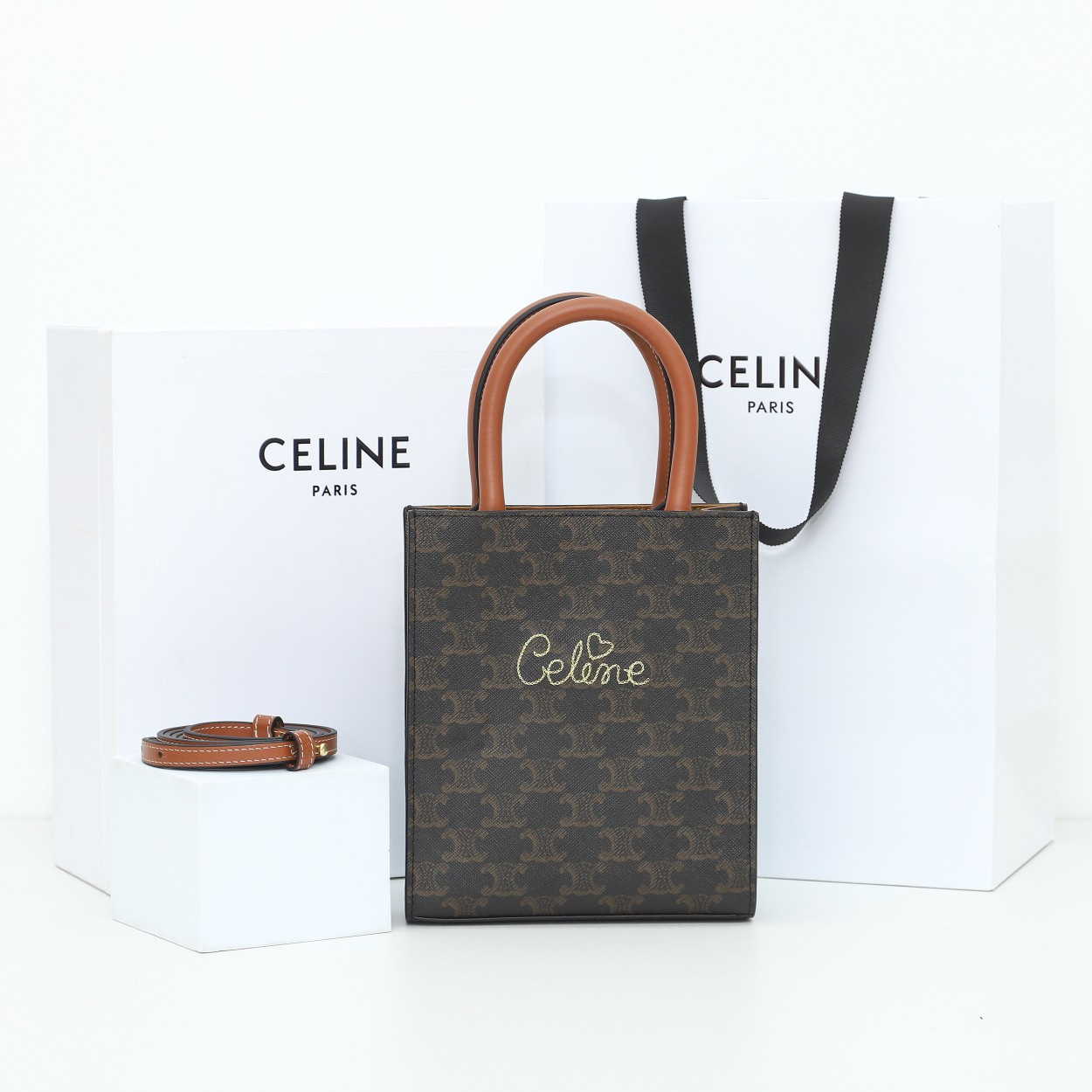 高仿Celine*Cabas系列琴譜袋194372褐色印花免檢版