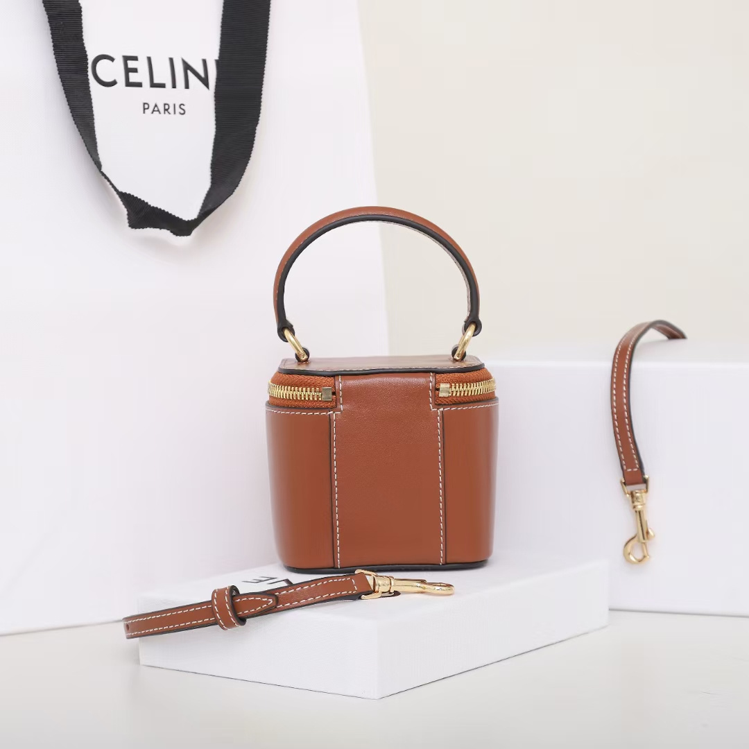 高仿Celine*Triomphe系列手提袋10J762棕色免檢版