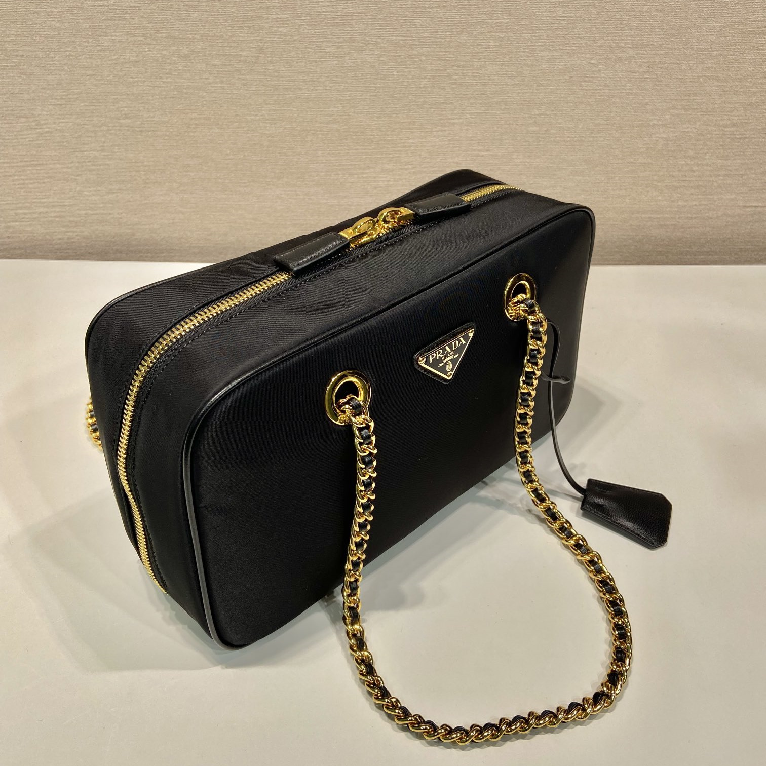 高仿Prada*ReEdition系列單肩包1BB121A中號免檢版