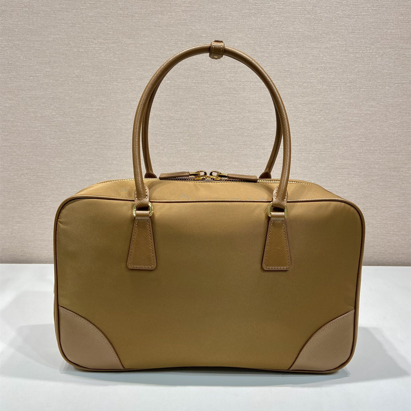 高仿Prada*ReEdition系列手提袋1BB114大號木色免檢版