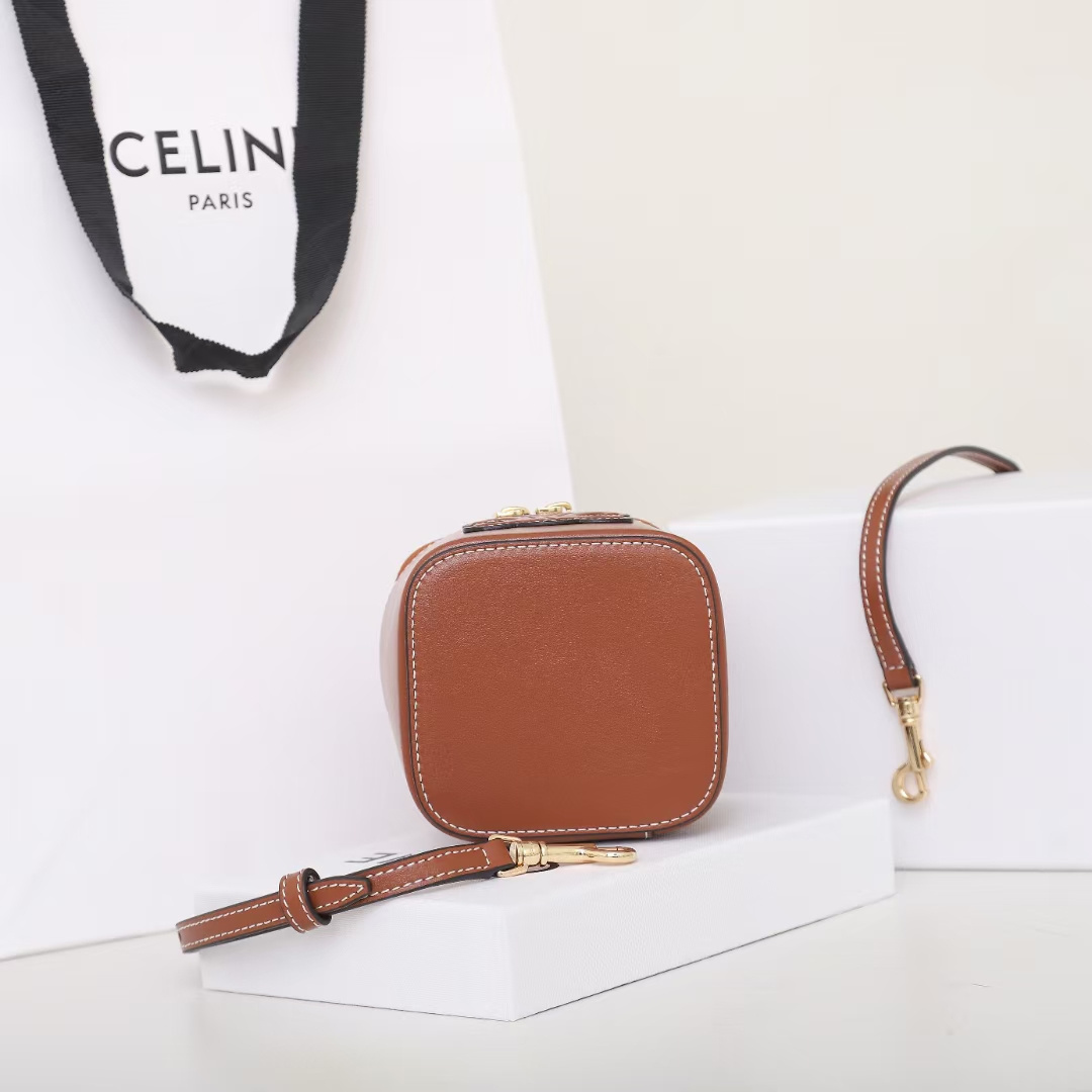 高仿Celine*Triomphe系列手提袋10J762棕色免檢版