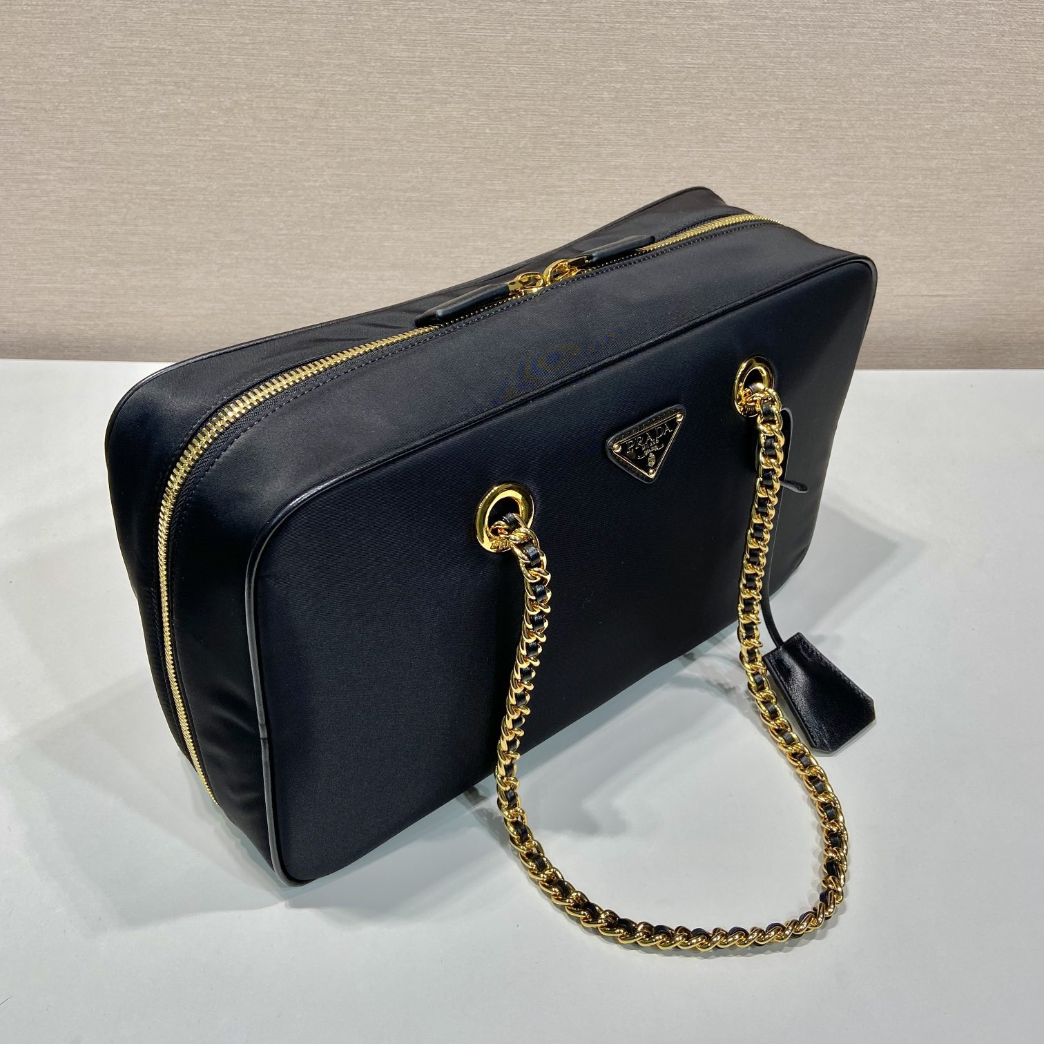高仿Prada*ReEdition系列單肩包1BB121A大號免檢版