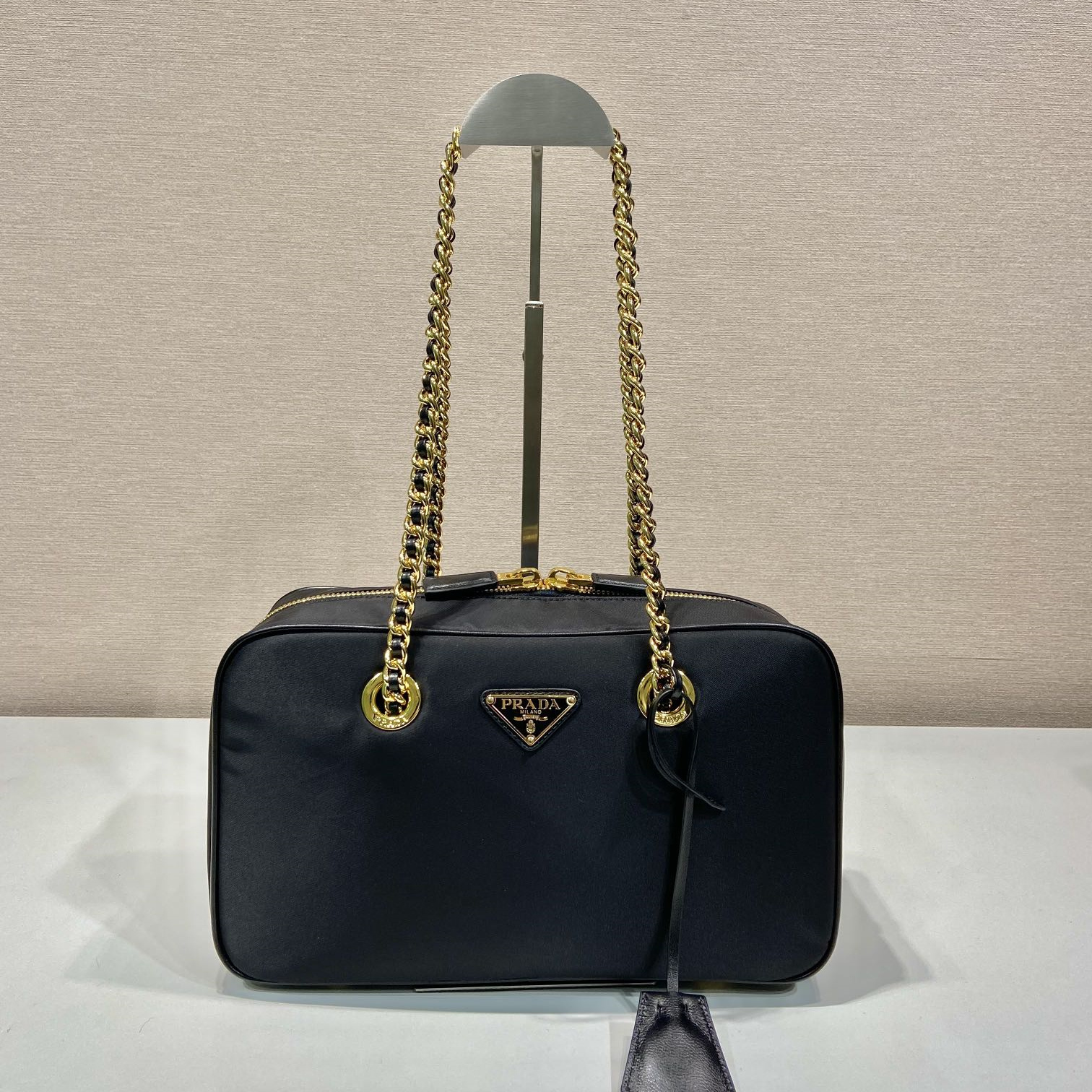 高仿Prada*ReEdition系列單肩包1BB121A中號免檢版