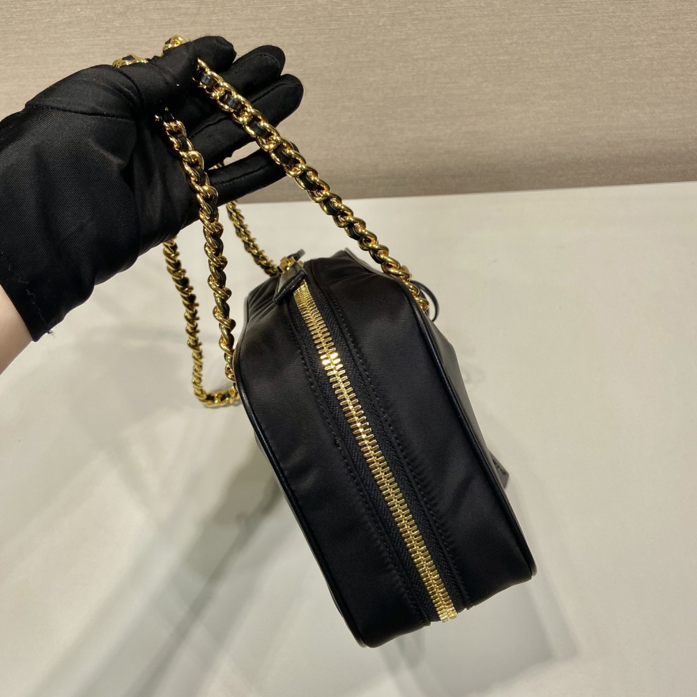 高仿Prada*ReEdition系列單肩包1BB121A小號免檢版