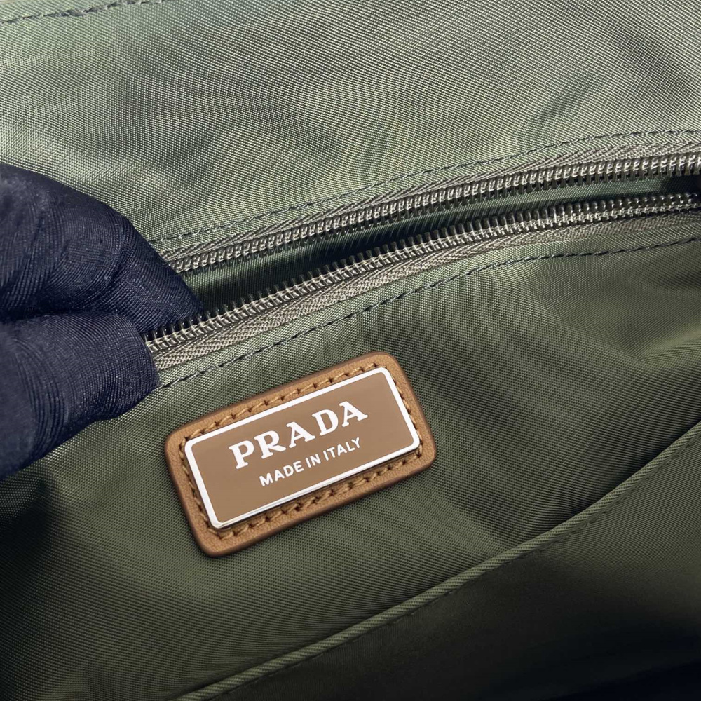 高仿Prada*ReEdition系列單肩包2VD052大號免檢版