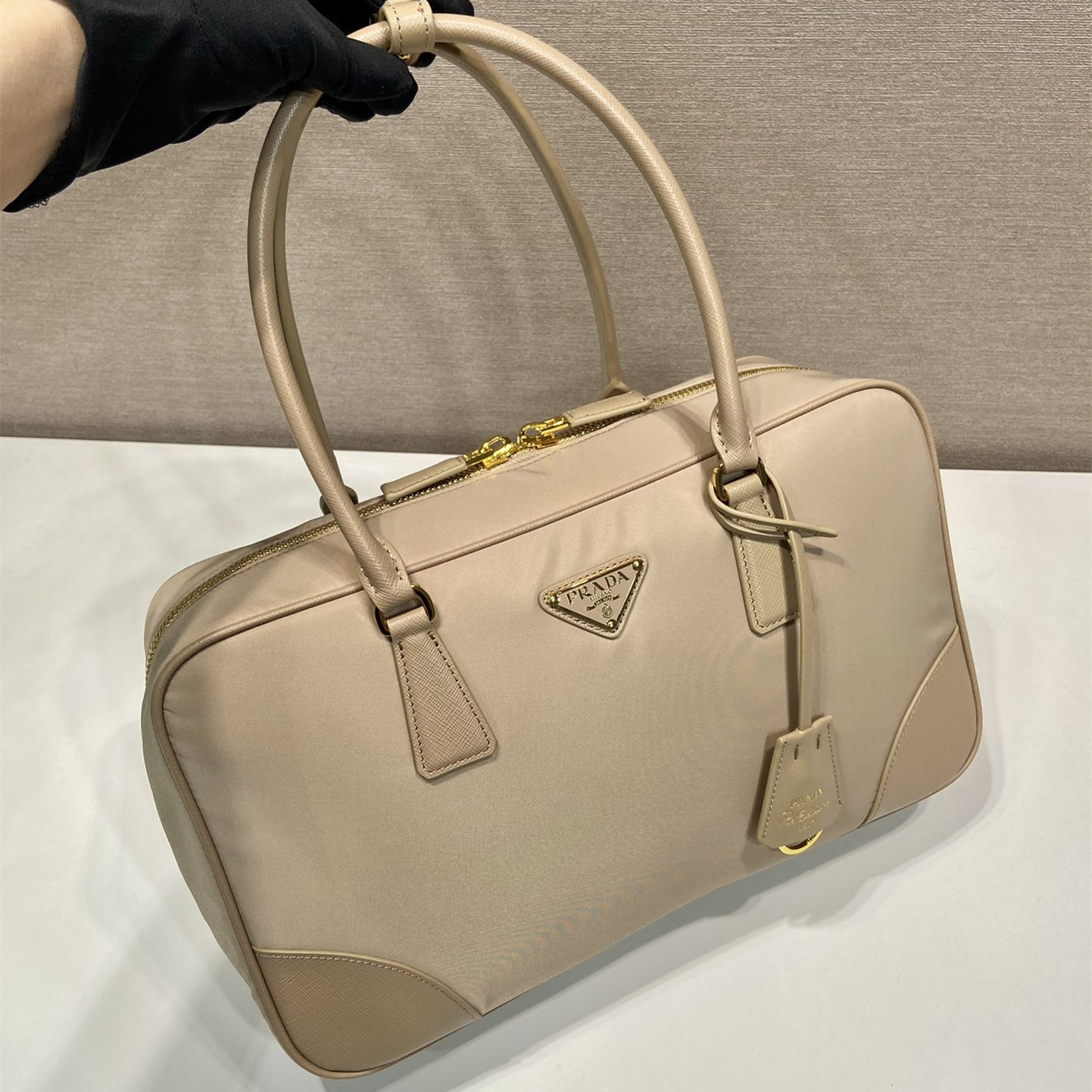 高仿Prada*ReEdition系列手提袋1BB114大號淺木色免檢版