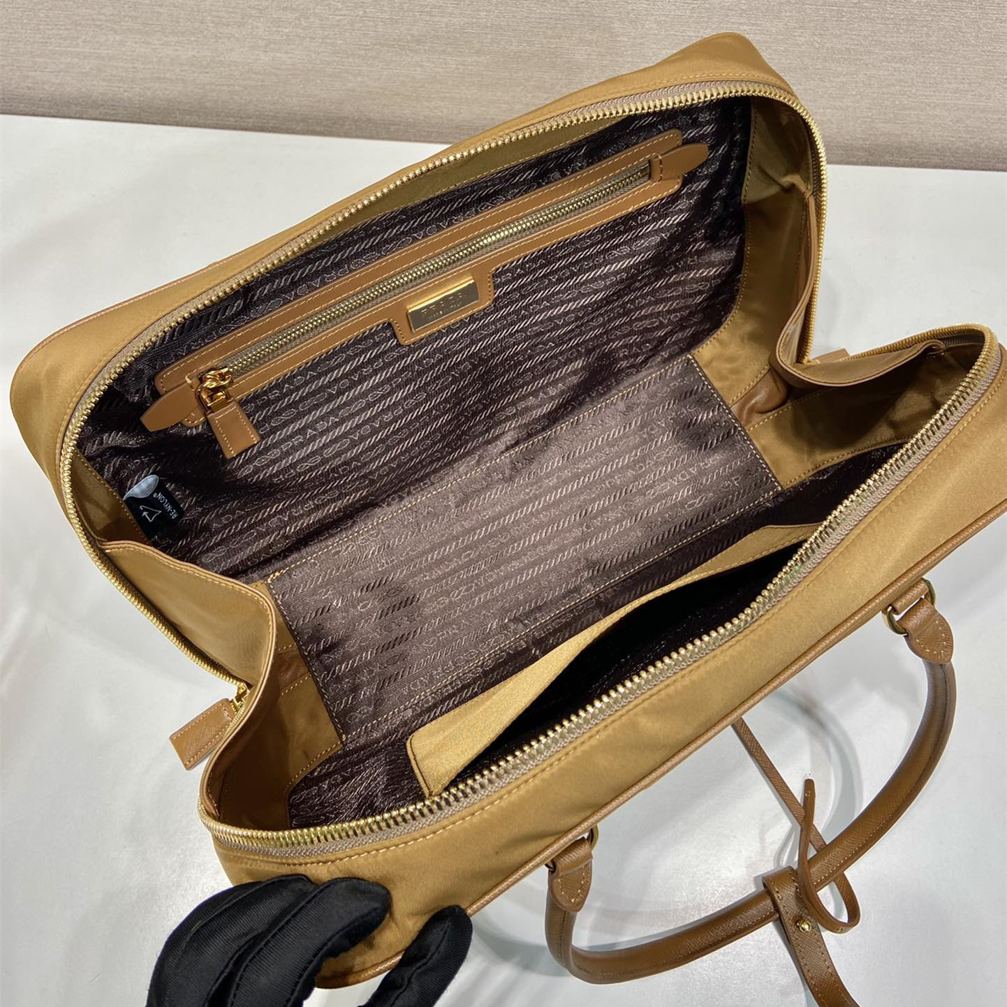 高仿Prada*ReEdition系列手提袋1BB114大號木色免檢版