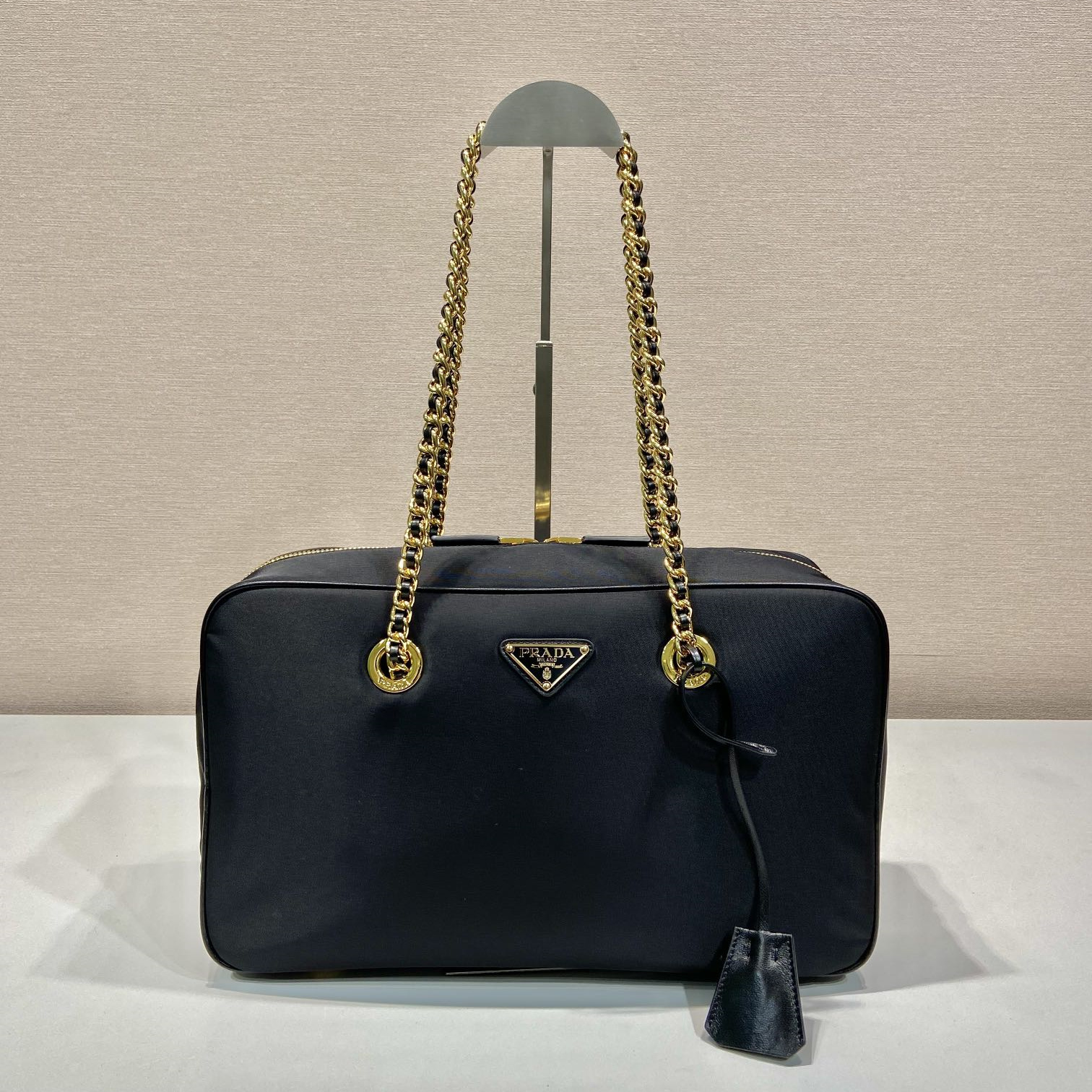 高仿Prada*ReEdition系列單肩包1BB121A大號免檢版