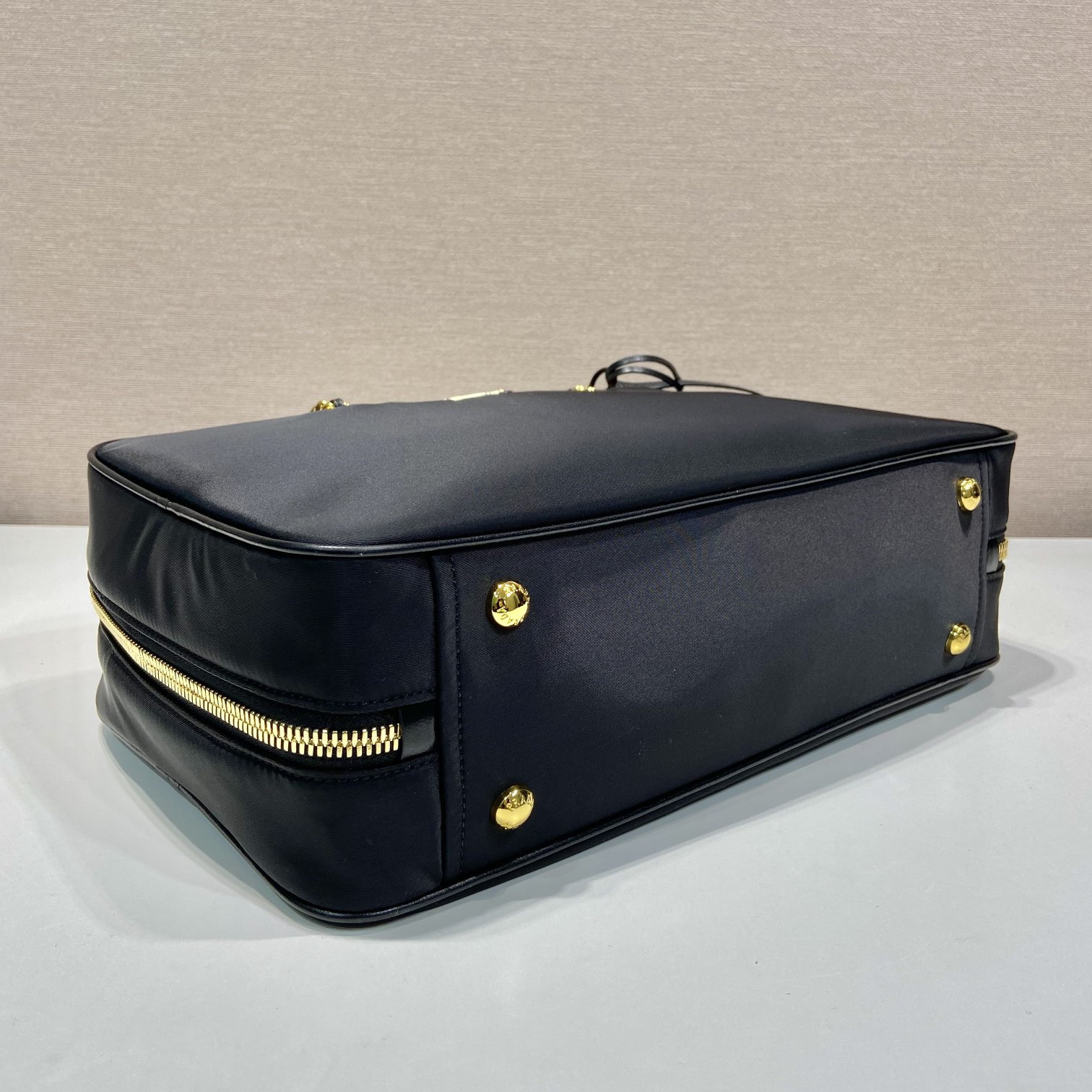 高仿Prada*ReEdition系列單肩包1BB121A大號免檢版
