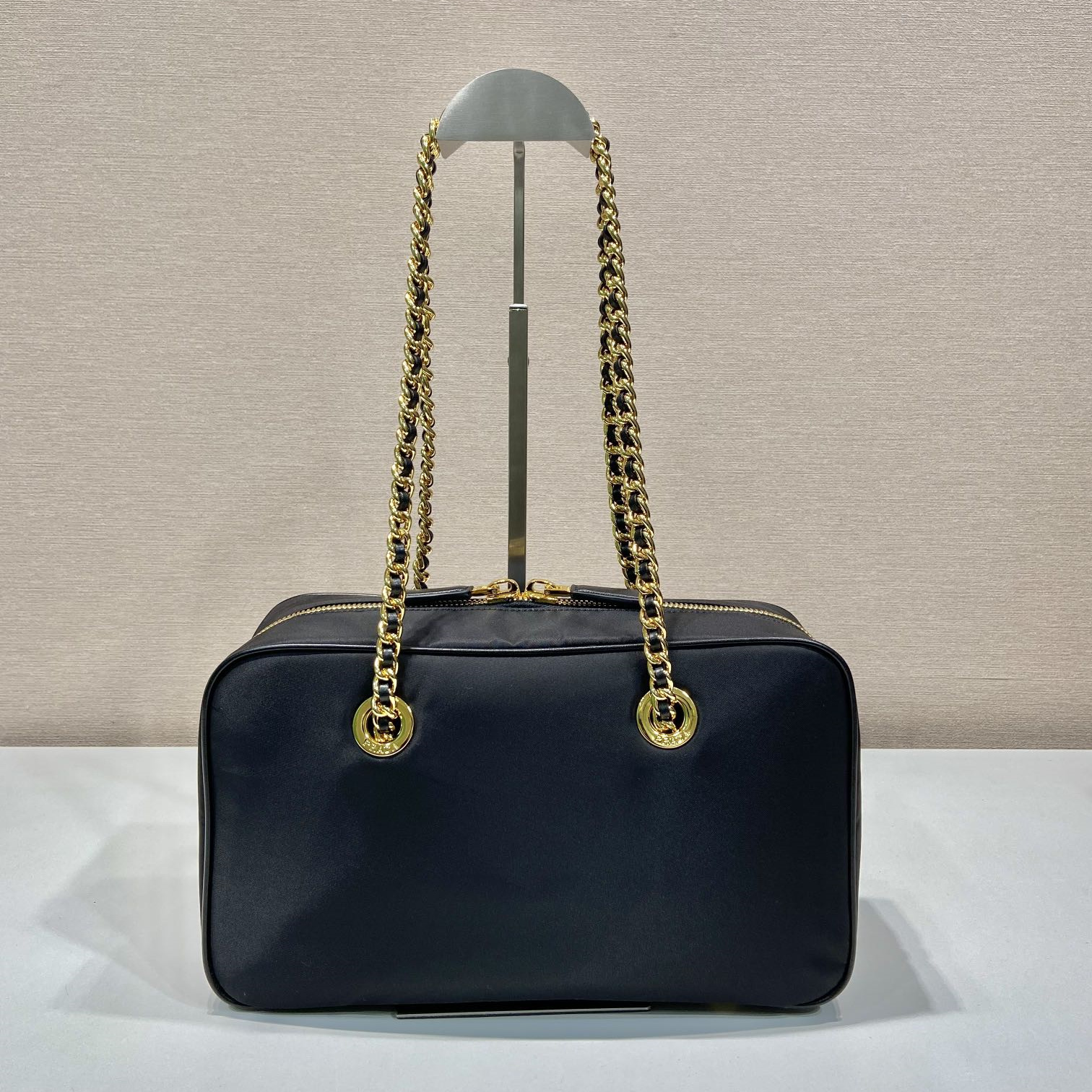 高仿Prada*ReEdition系列單肩包1BB121A中號免檢版