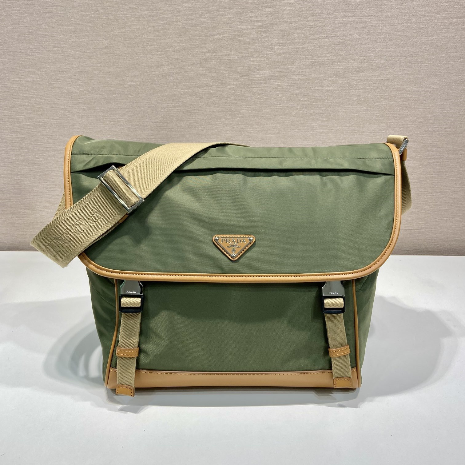 高仿Prada*ReEdition系列單肩包2VD052大號免檢版