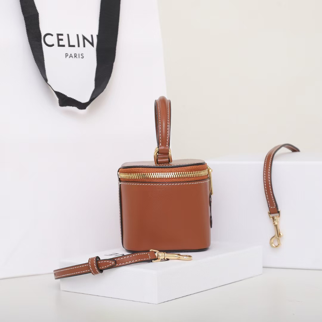 高仿Celine*Triomphe系列手提袋10J762棕色免檢版