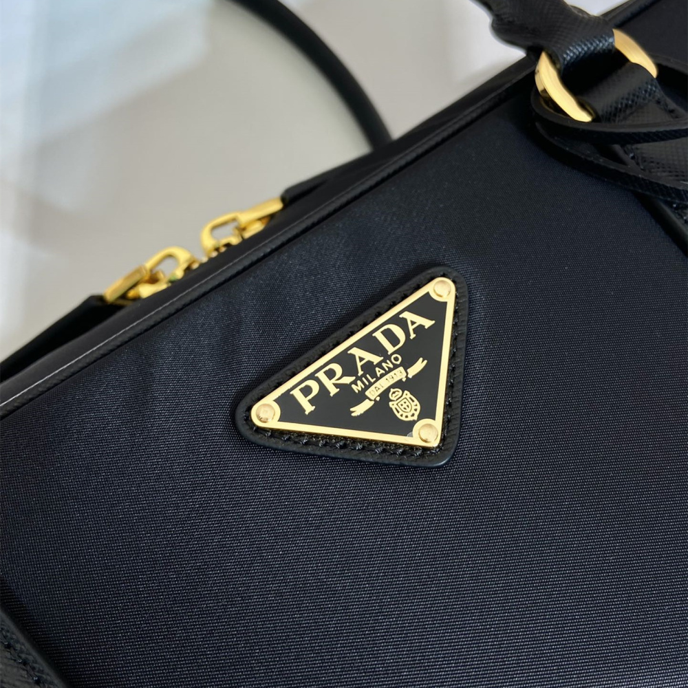 高仿Prada*ReEdition系列手提袋1BB114大號黑色免檢版