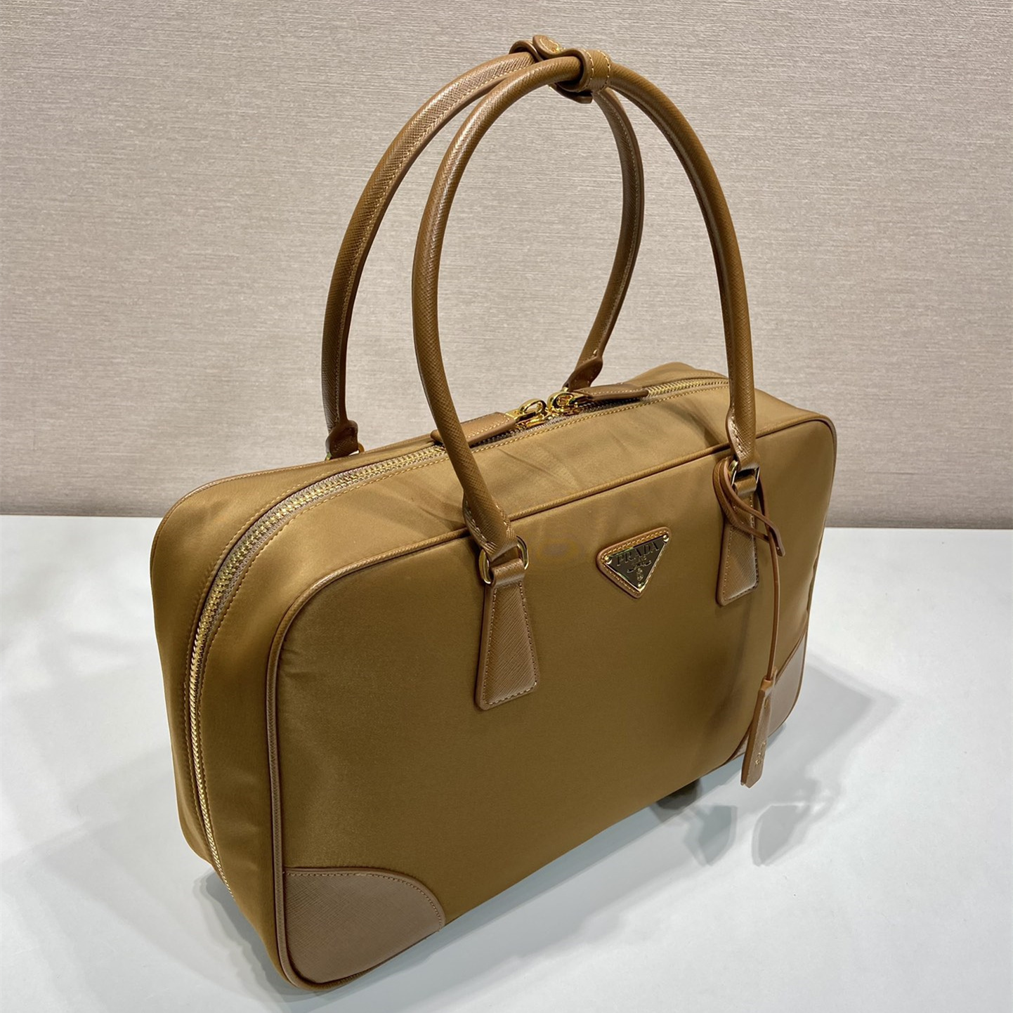 高仿Prada*ReEdition系列手提袋1BB114大號木色免檢版