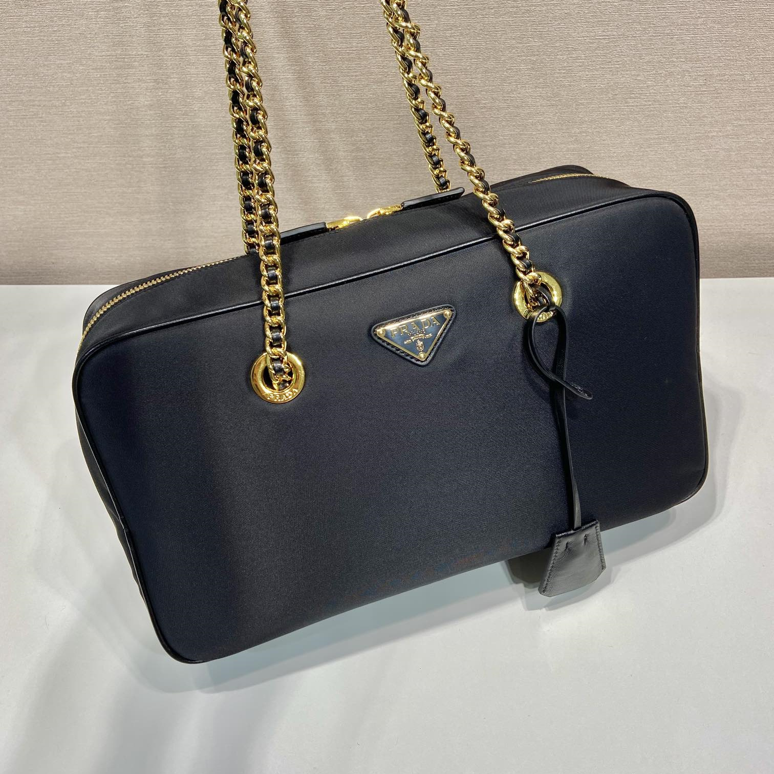 高仿Prada*ReEdition系列單肩包1BB121A大號免檢版