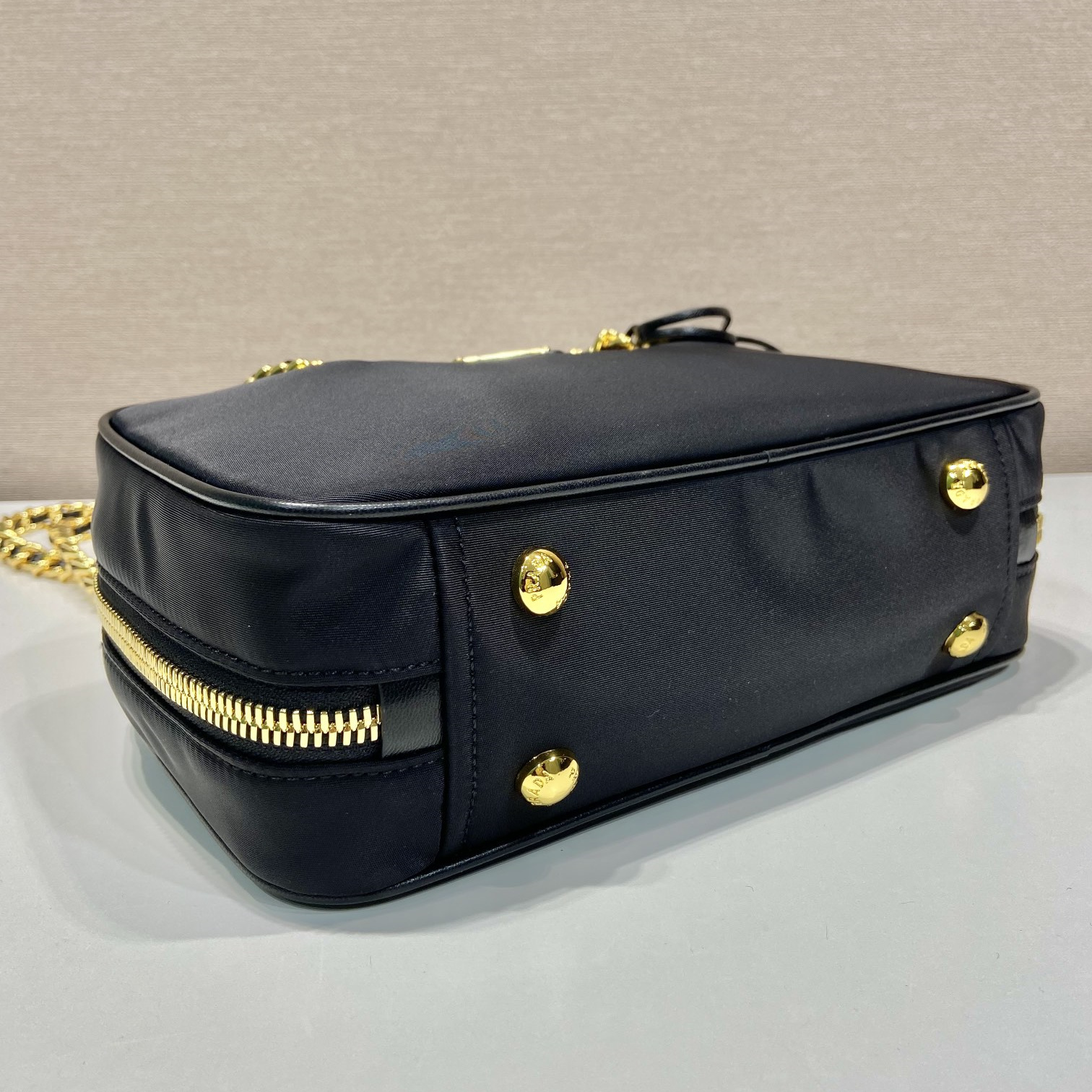 高仿Prada*ReEdition系列單肩包1BB121A小號免檢版