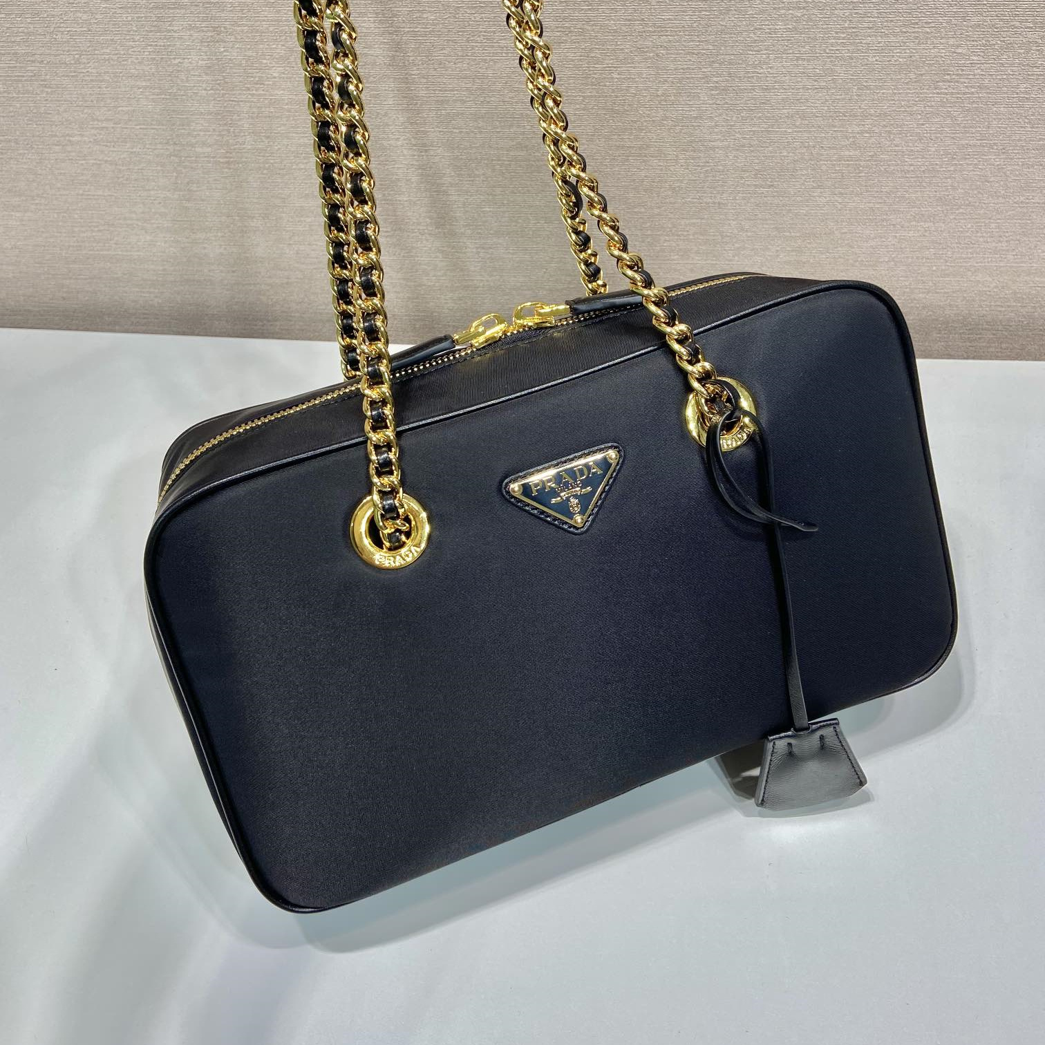 高仿Prada*ReEdition系列單肩包1BB121A中號免檢版
