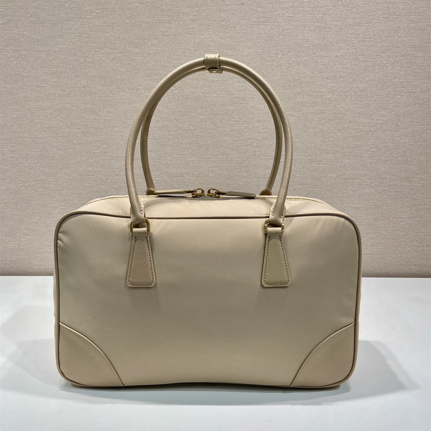 高仿Prada*ReEdition系列手提袋1BB114大號淺木色免檢版