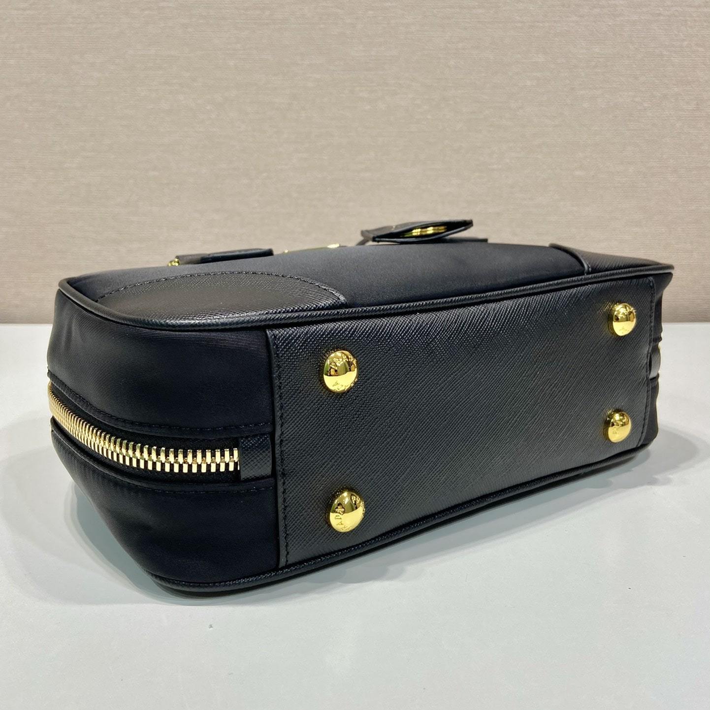 高仿Prada*ReEdition系列手提袋1BB121小號黑色免檢版