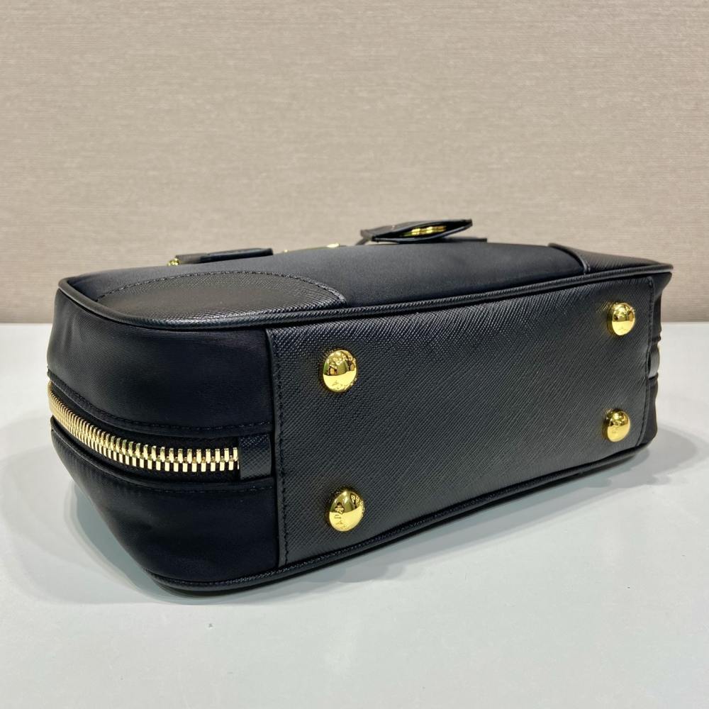 高仿Prada*ReEdition系列手提袋1BB121小號黑色免檢版
