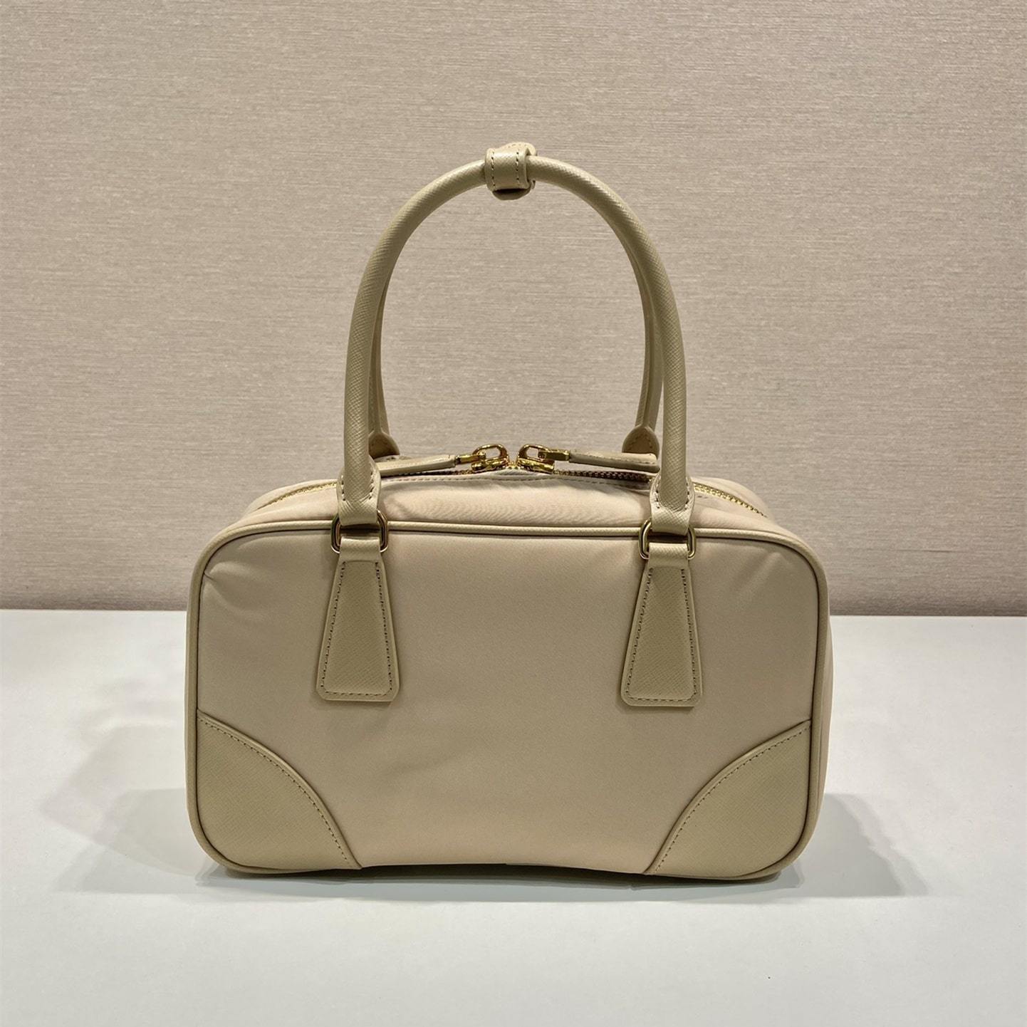 高仿Prada**ReEdition系列手提袋1BB121小號卡其免檢版