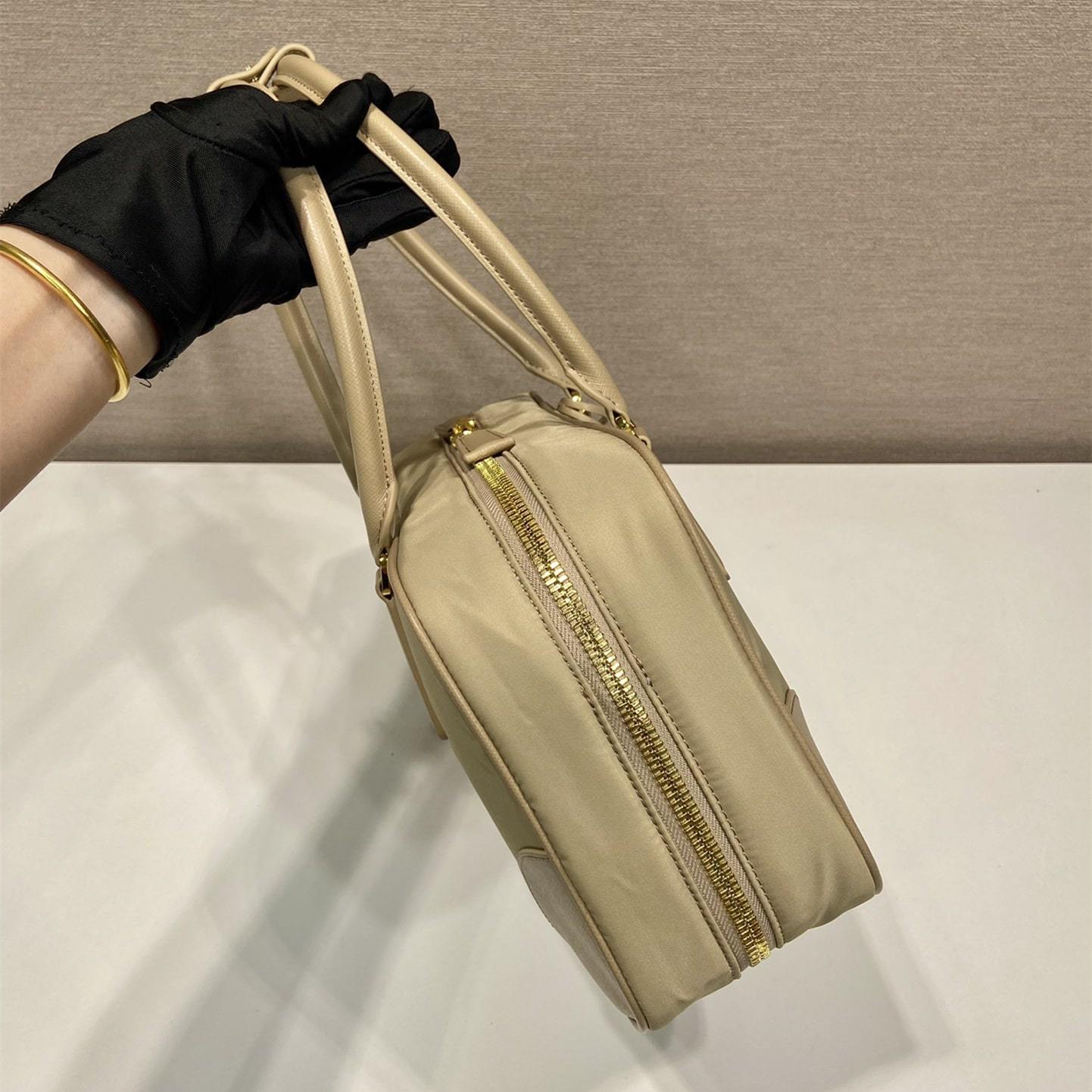 高仿Prada*ReEdition系列手提袋1BB115大號卡其免檢版