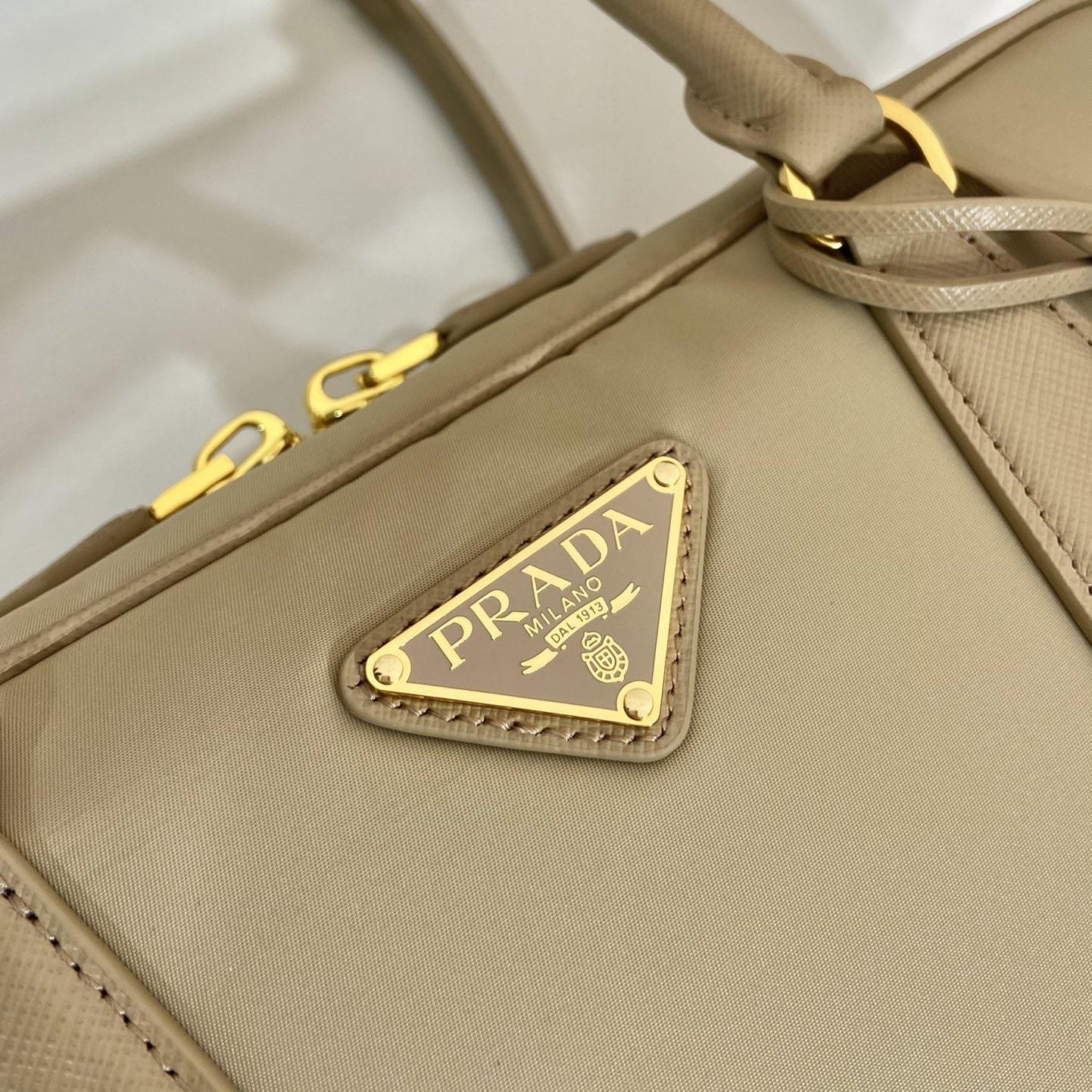 高仿Prada*ReEdition系列手提袋1BB115大號卡其免檢版