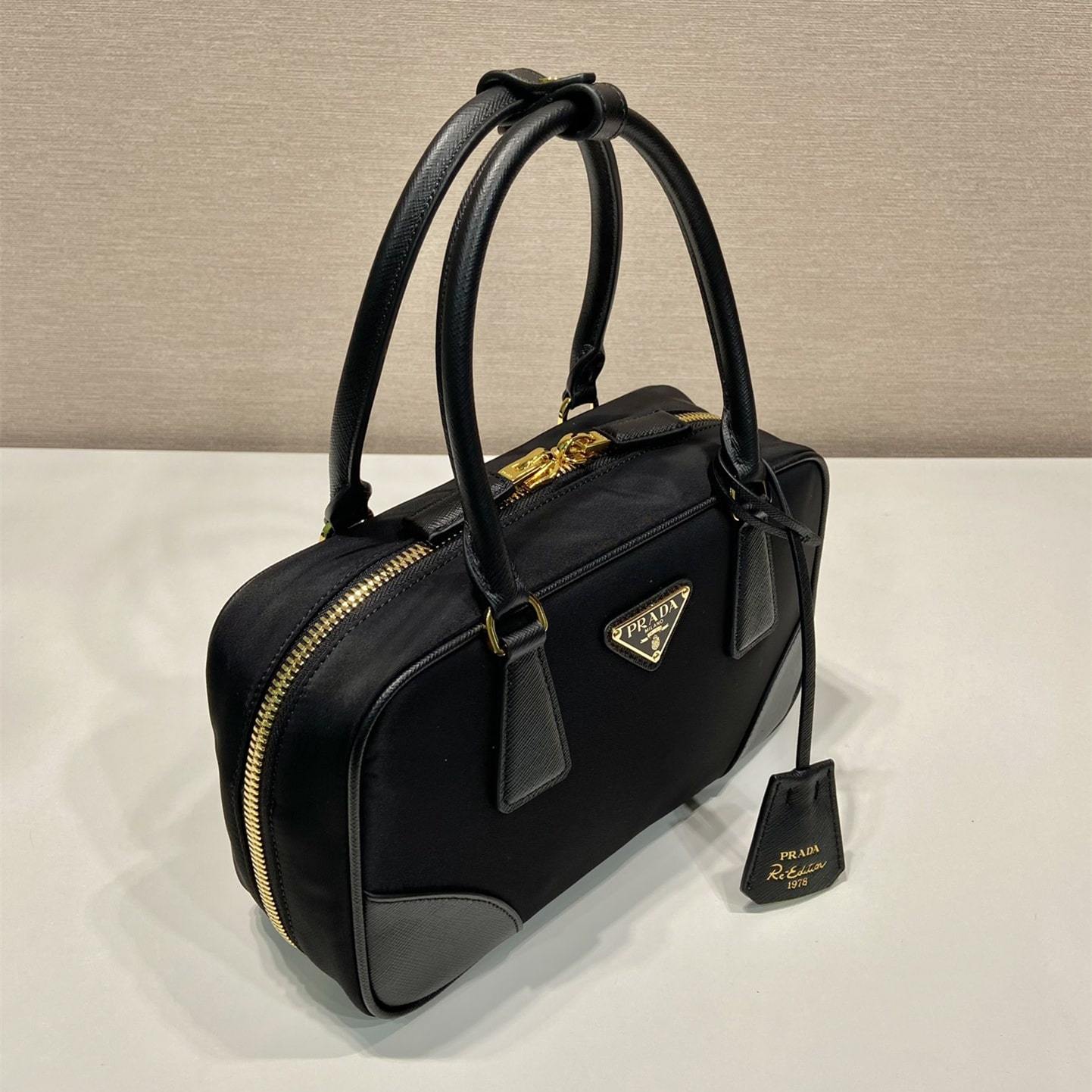 高仿Prada*ReEdition系列手提袋1BB121小號黑色免檢版
