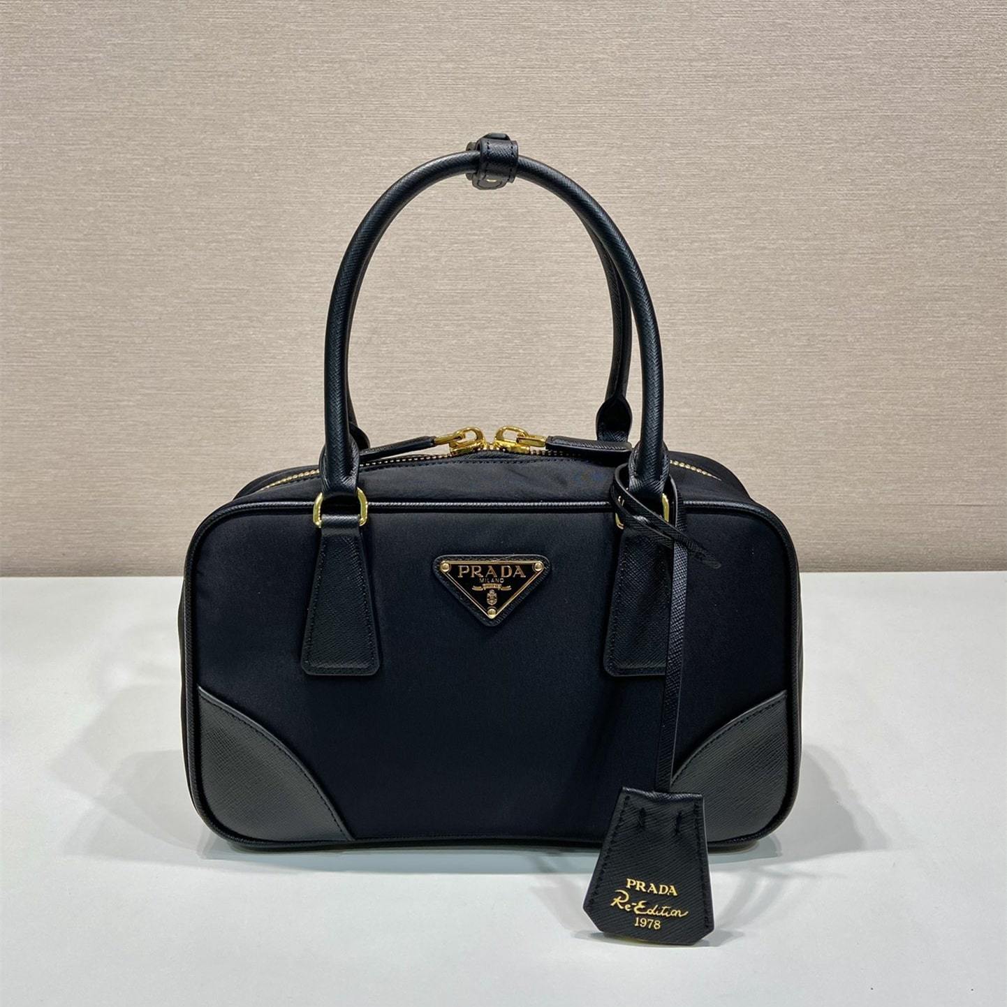 高仿Prada*ReEdition系列手提袋1BB121小號黑色免檢版