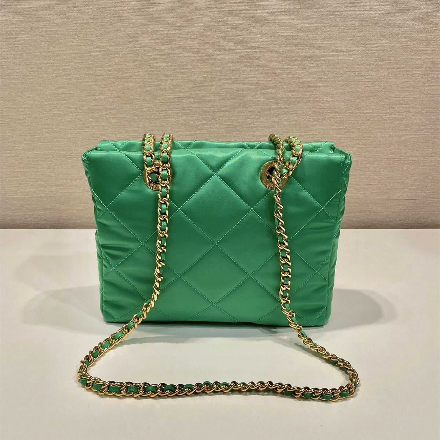 高仿Prada*ReEdition系列中古袋1BG468綠色免檢版