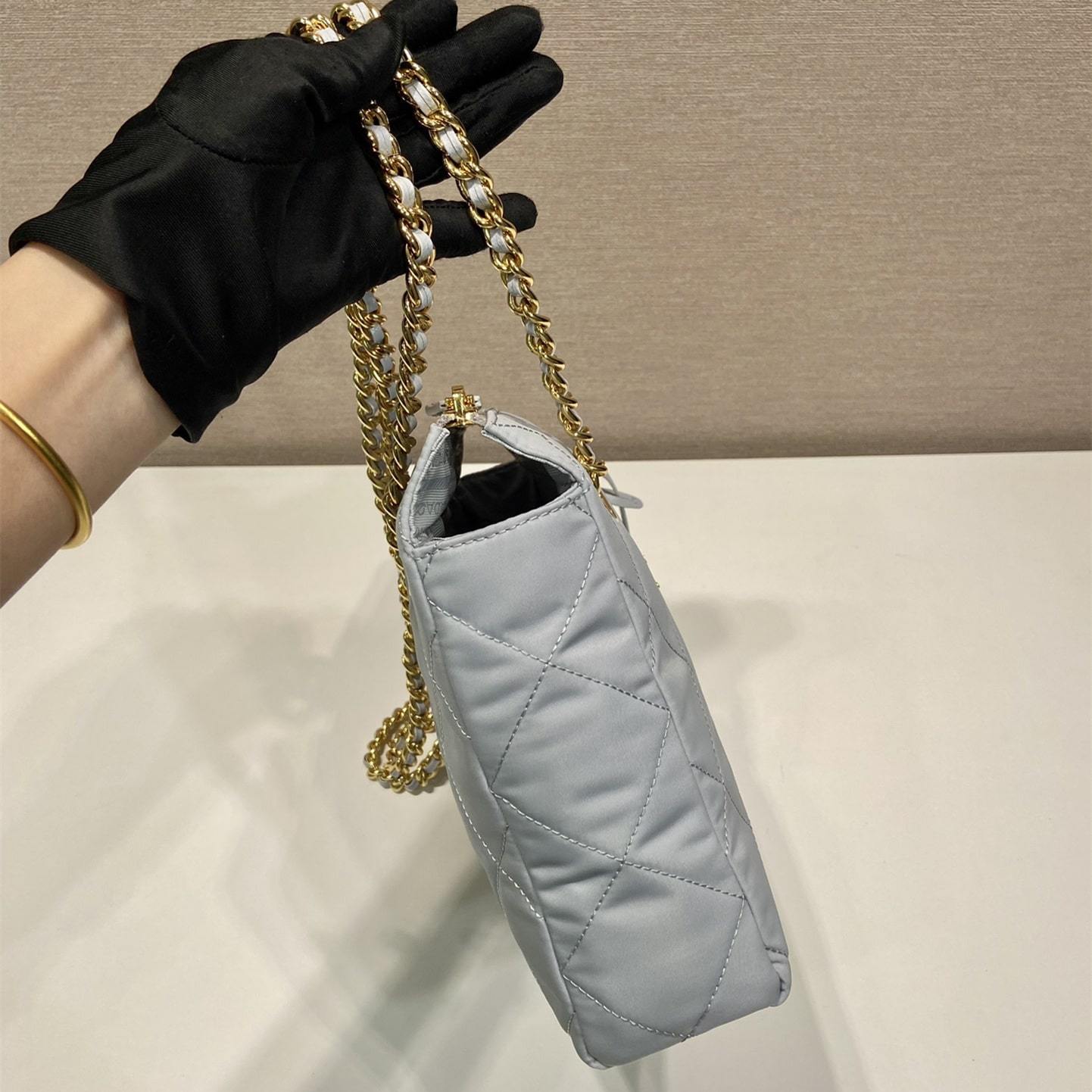 高仿Prada*ReEdition系列中古袋1BG468淺藍色免檢版