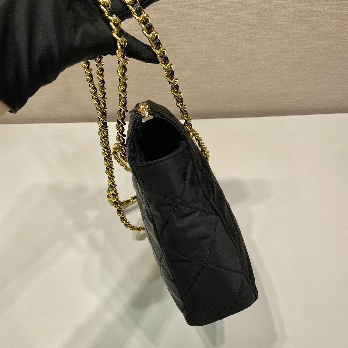 高仿Prada*ReEdition系列中古袋1BG468黑色免檢版