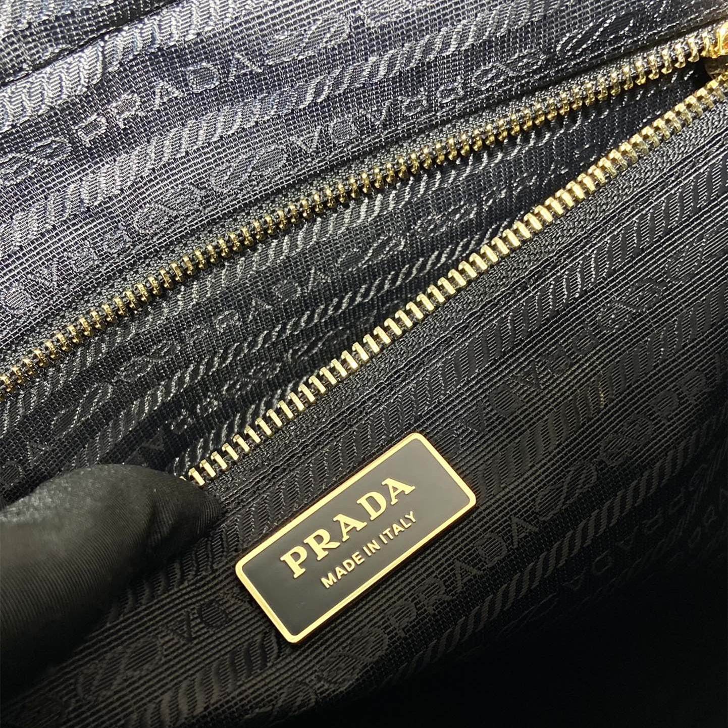 高仿Prada*ReEdition系列中古袋1BG467大號免檢版