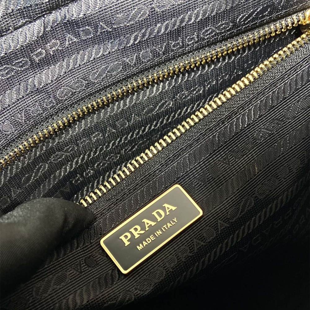 高仿Prada*ReEdition系列中古袋1BG467大號免檢版