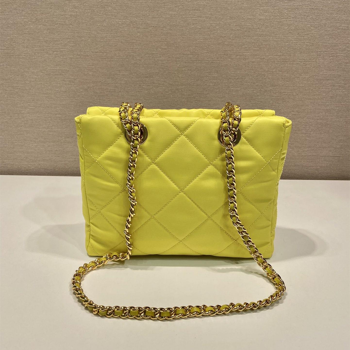 高仿Prada*ReEdition系列中古袋1BG468黃色免檢版