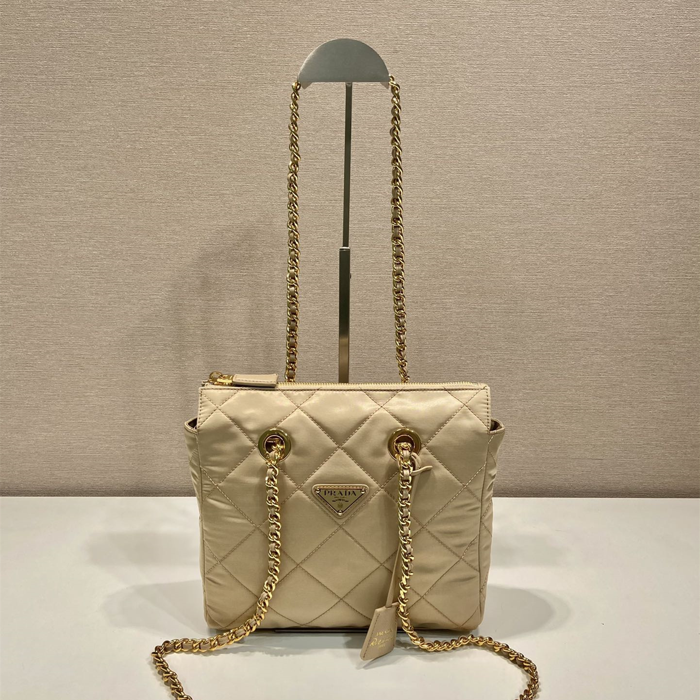高仿Prada*ReEdition系列中古袋1BG468卡其免檢版