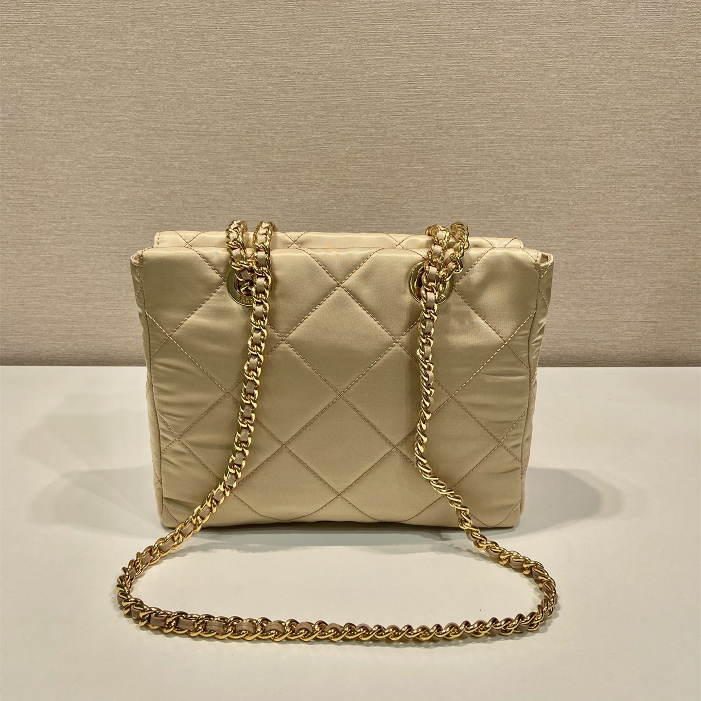 高仿Prada*ReEdition系列中古袋1BG468卡其免檢版