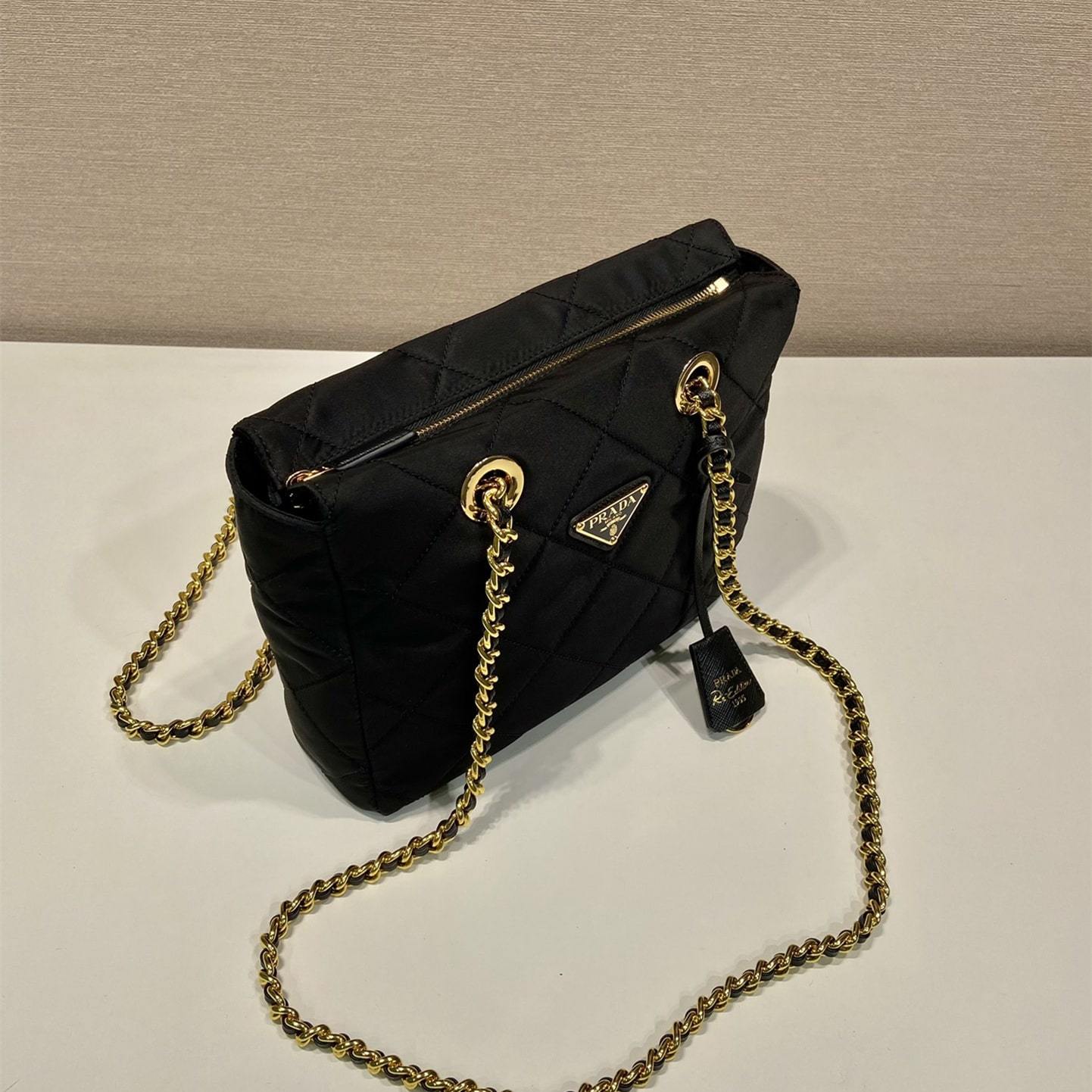 高仿Prada*ReEdition系列中古袋1BG468黑色免檢版