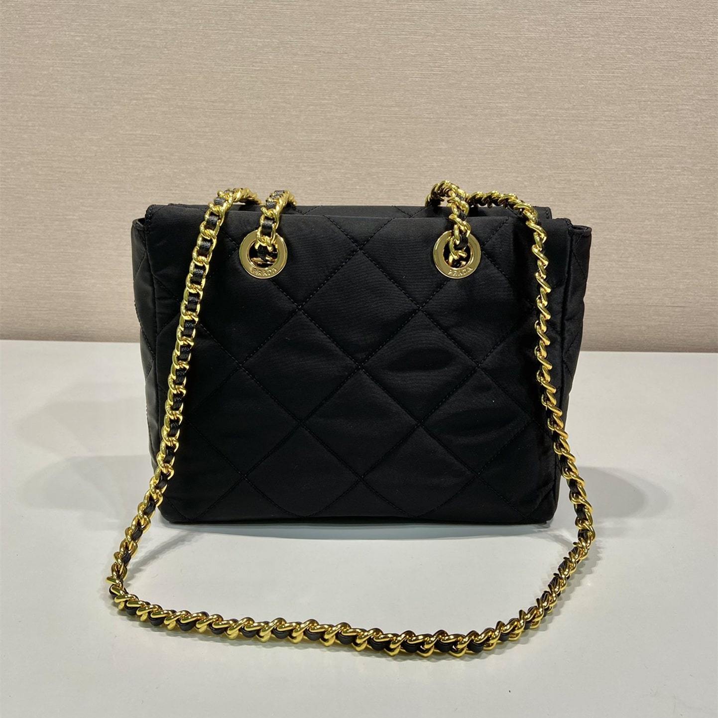 高仿Prada*ReEdition系列中古袋1BG468黑色免檢版
