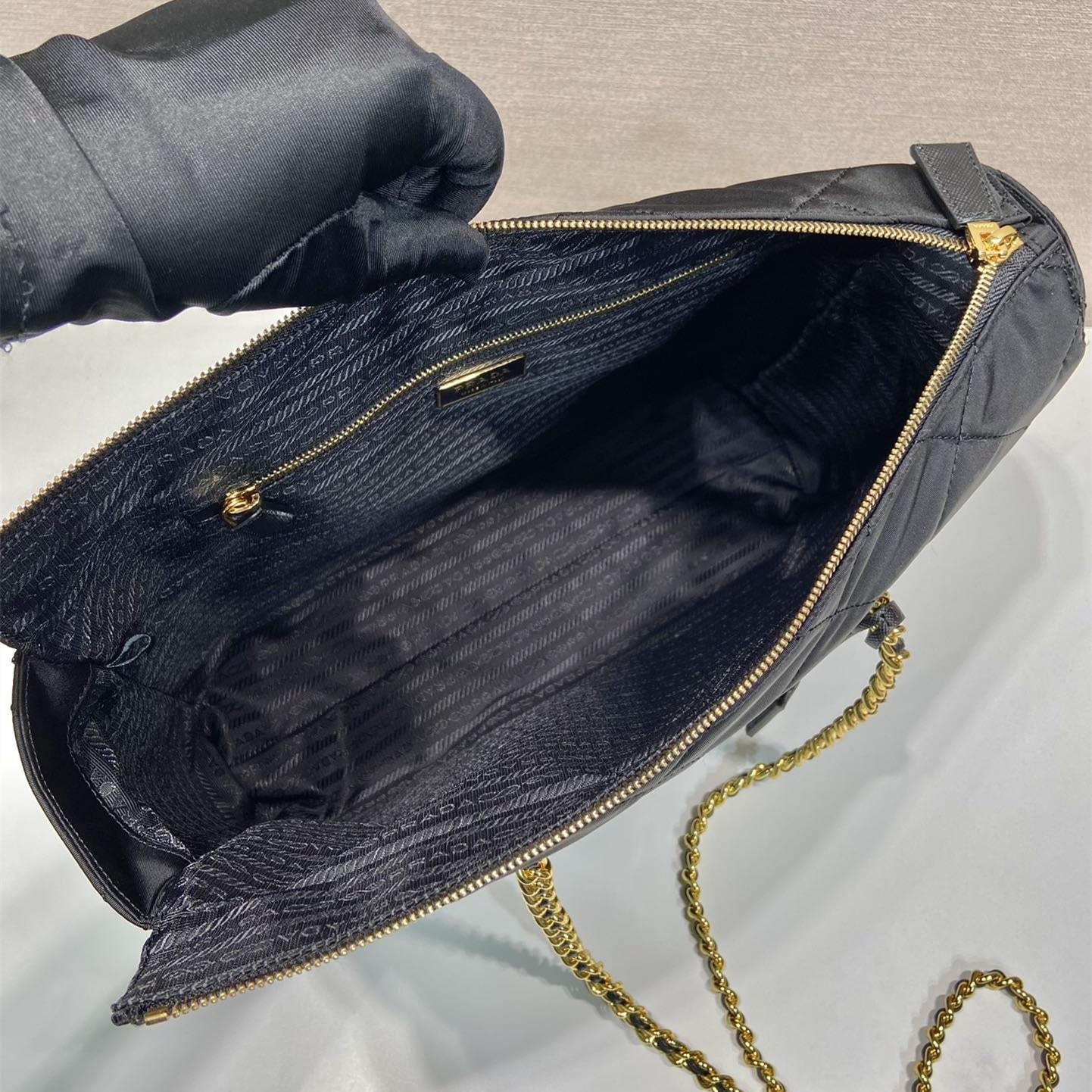 高仿Prada*ReEdition系列中古袋1BG467大號免檢版